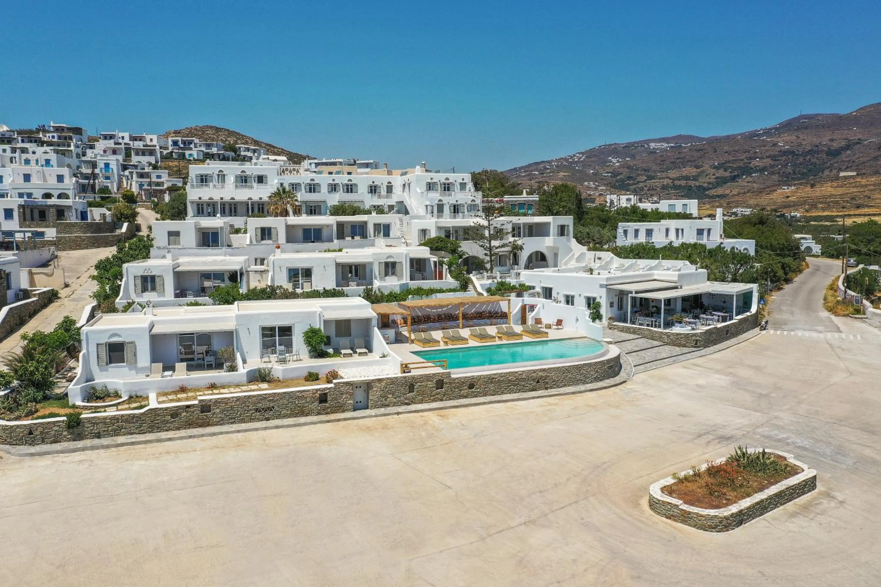 Property building in Cavos