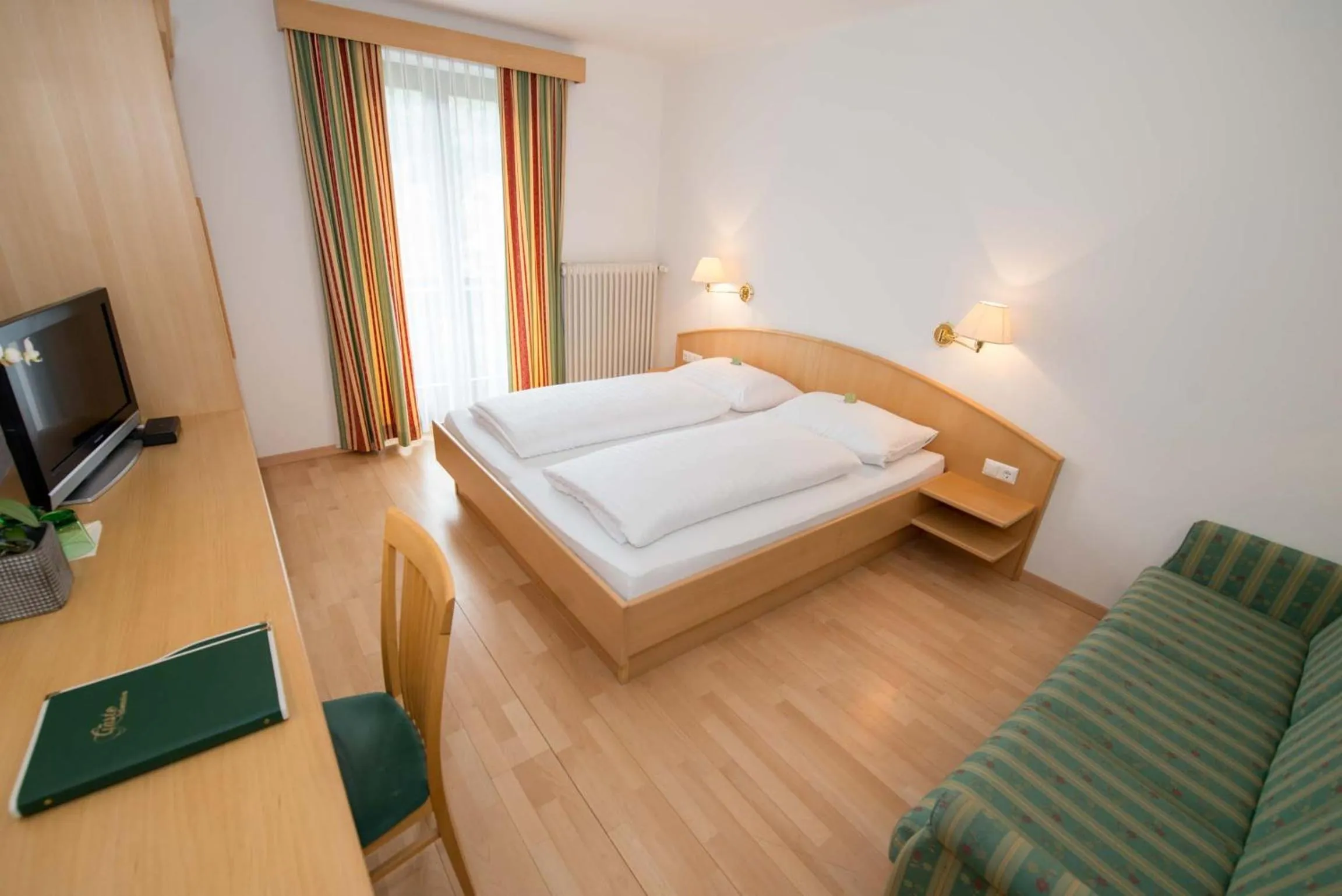 Bedroom, Bed in Hotel Lipeter & Bergheimat