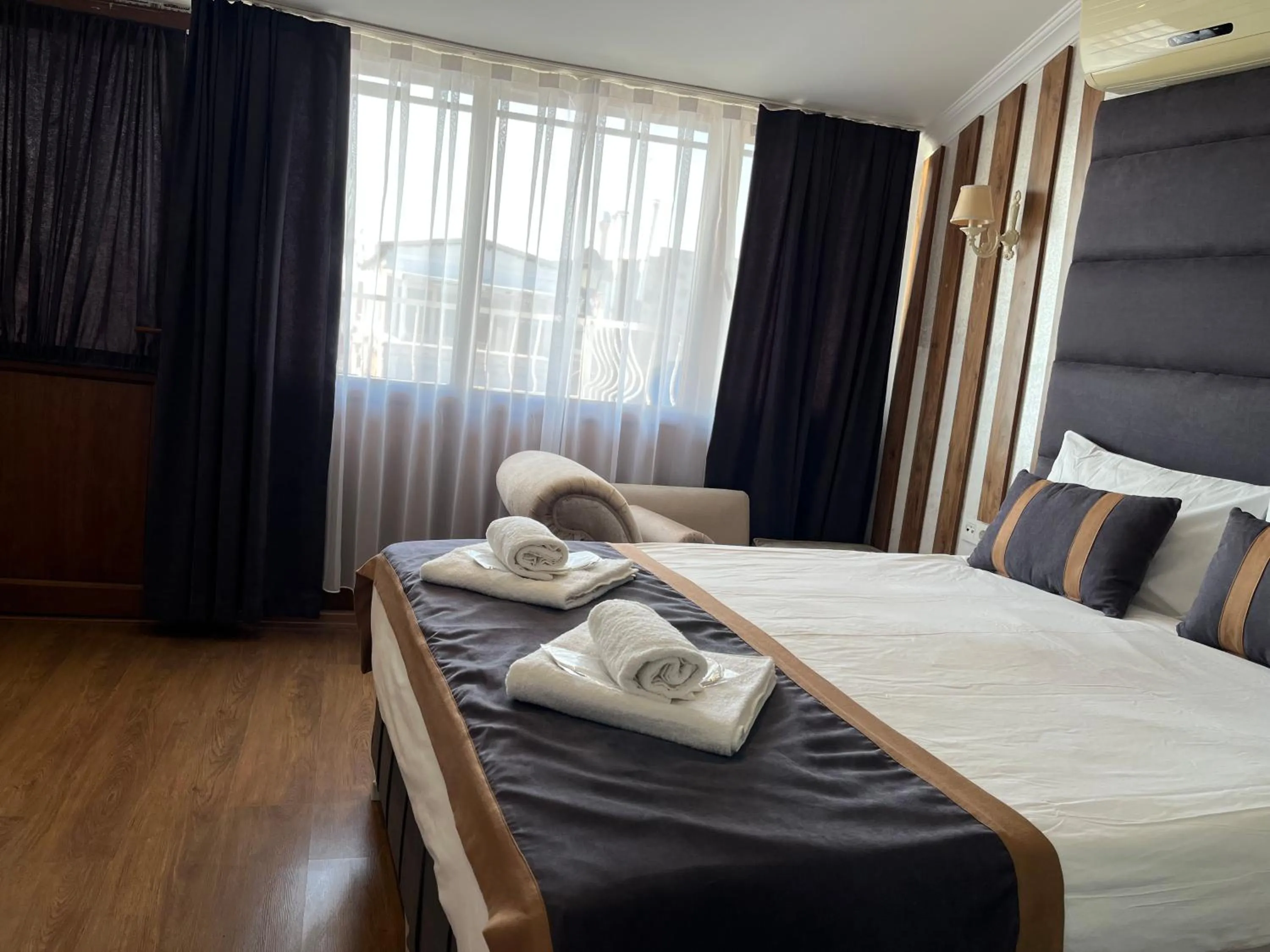 Bed in Nova Roma Hotel