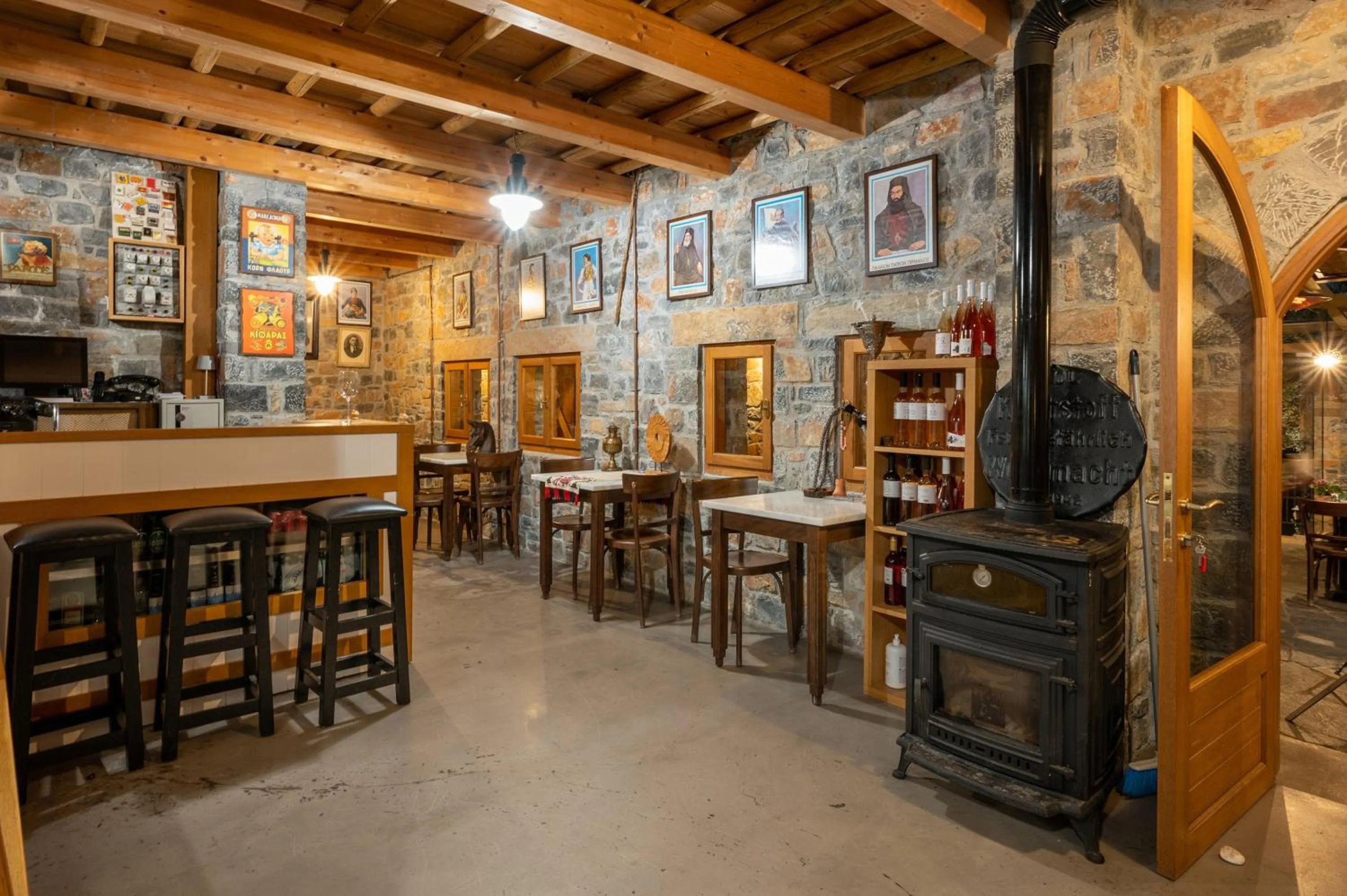 Restaurant/places to eat in Royal & Imperial Belvedere Resort