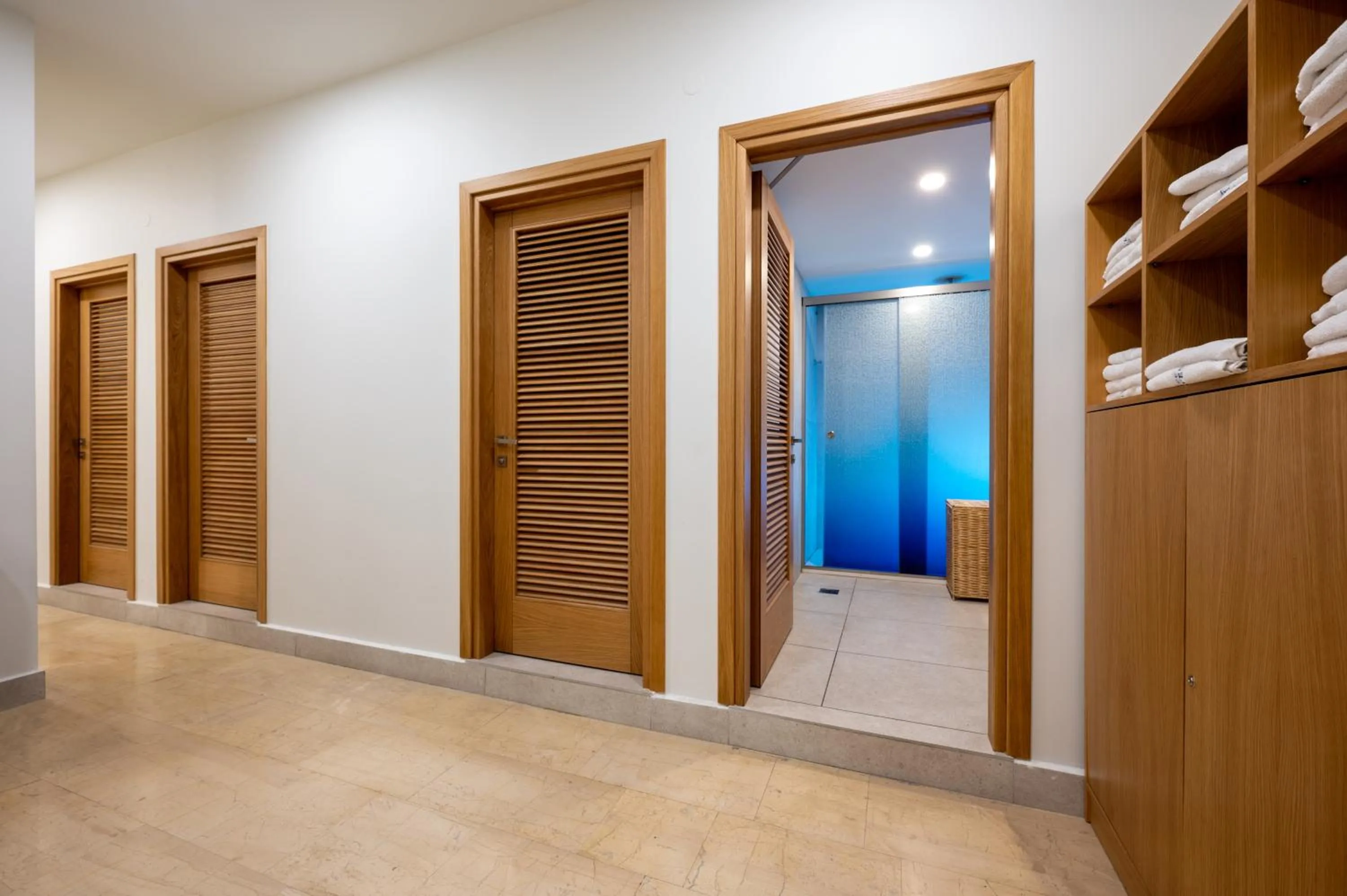 Shower in Royal & Imperial Belvedere Resort