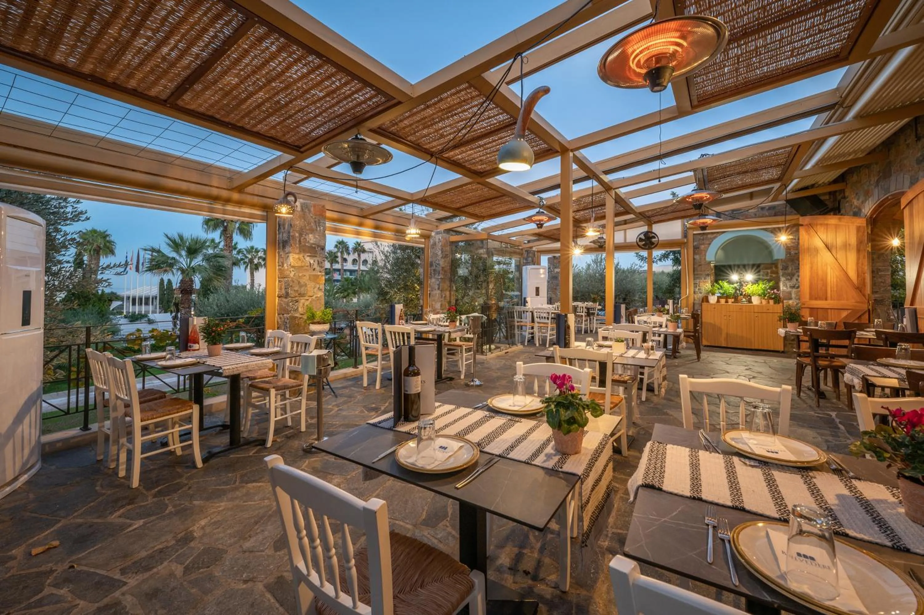 Restaurant/places to eat in Royal & Imperial Belvedere Resort