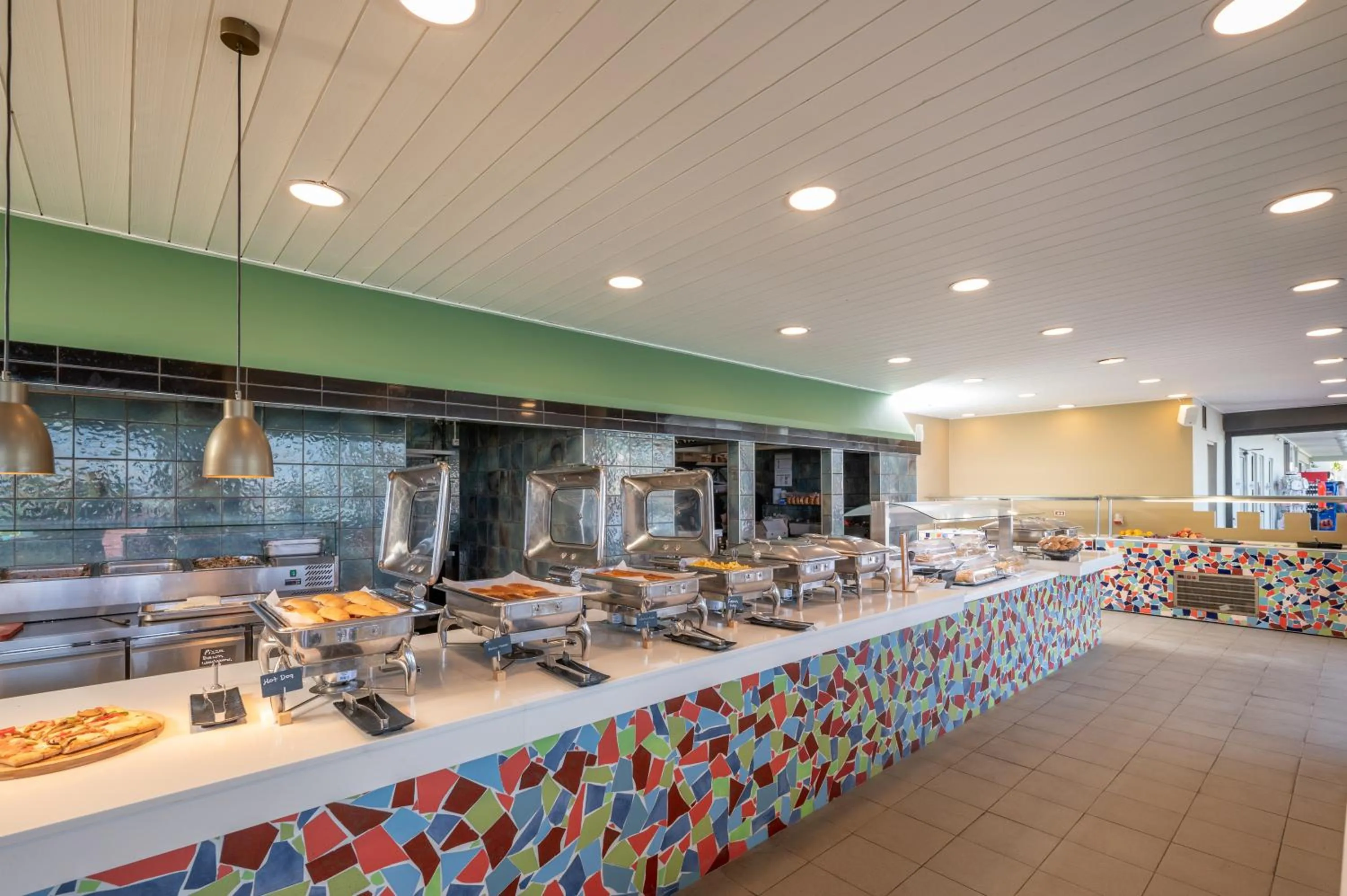 Restaurant/places to eat in Royal & Imperial Belvedere Resort