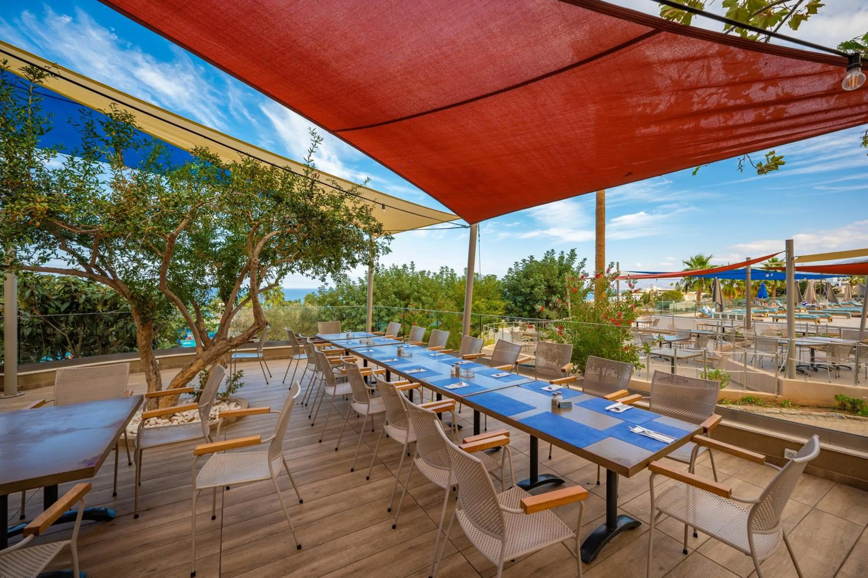 Restaurant/places to eat in Royal & Imperial Belvedere Resort