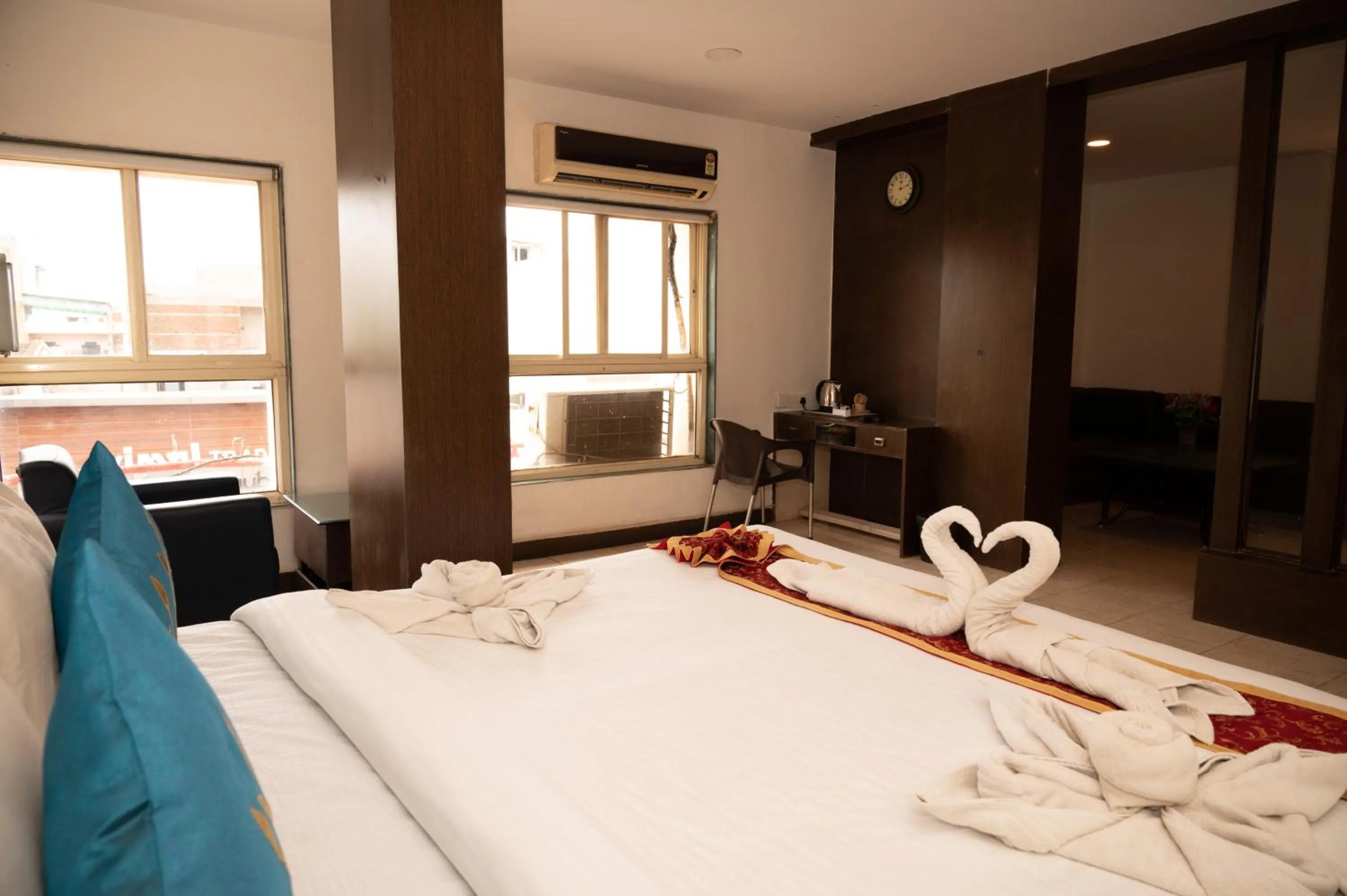 Bedroom, Bed in The Himalaya Park