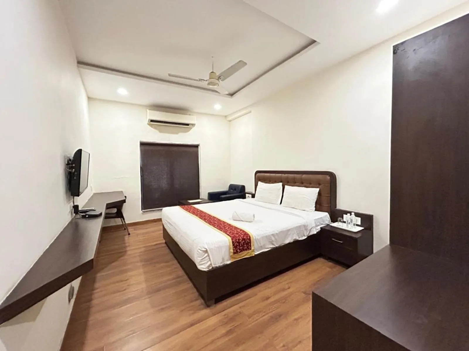 Bedroom, Bed in The Himalaya Park