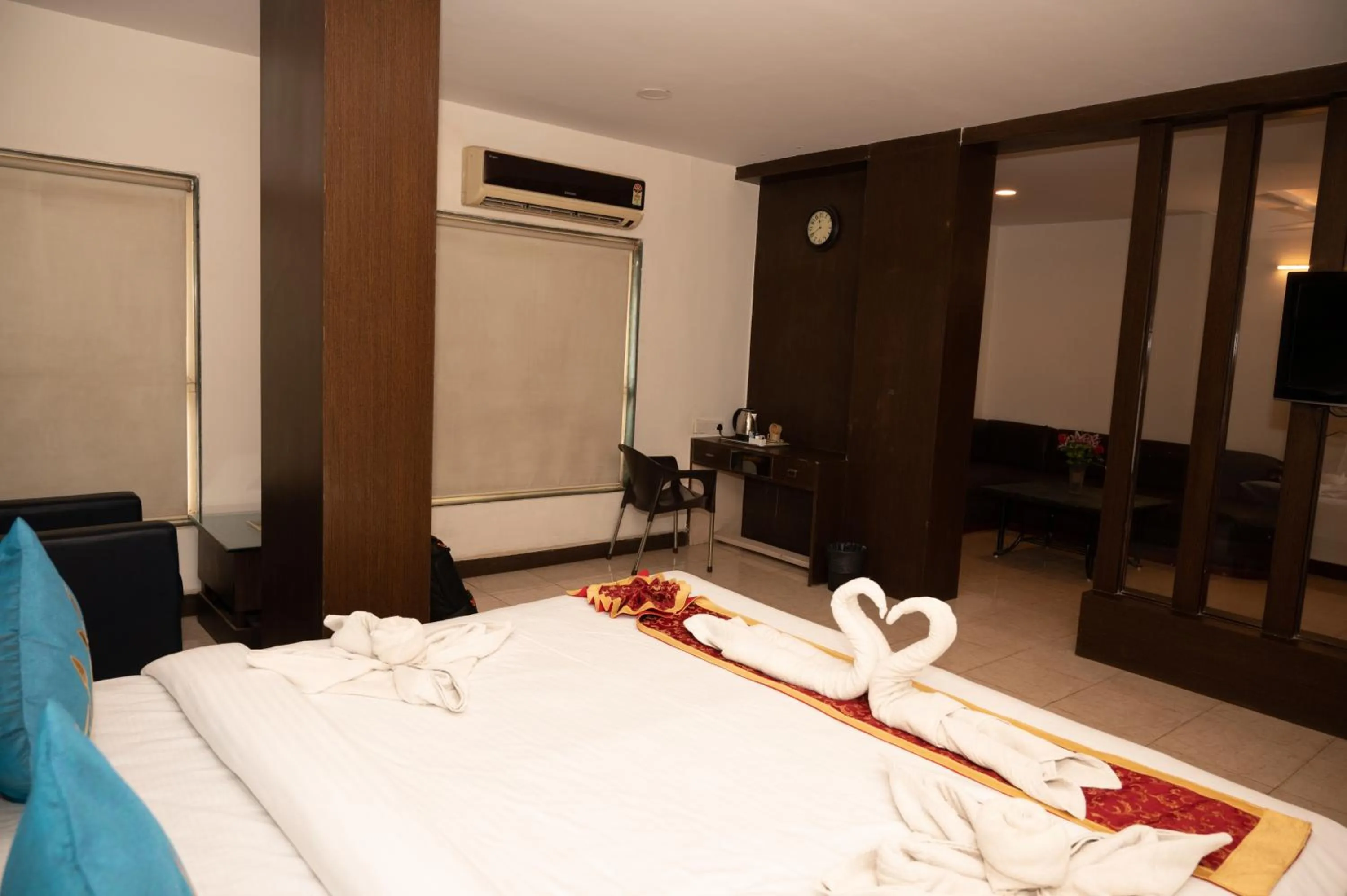 Bedroom, Bed in The Himalaya Park