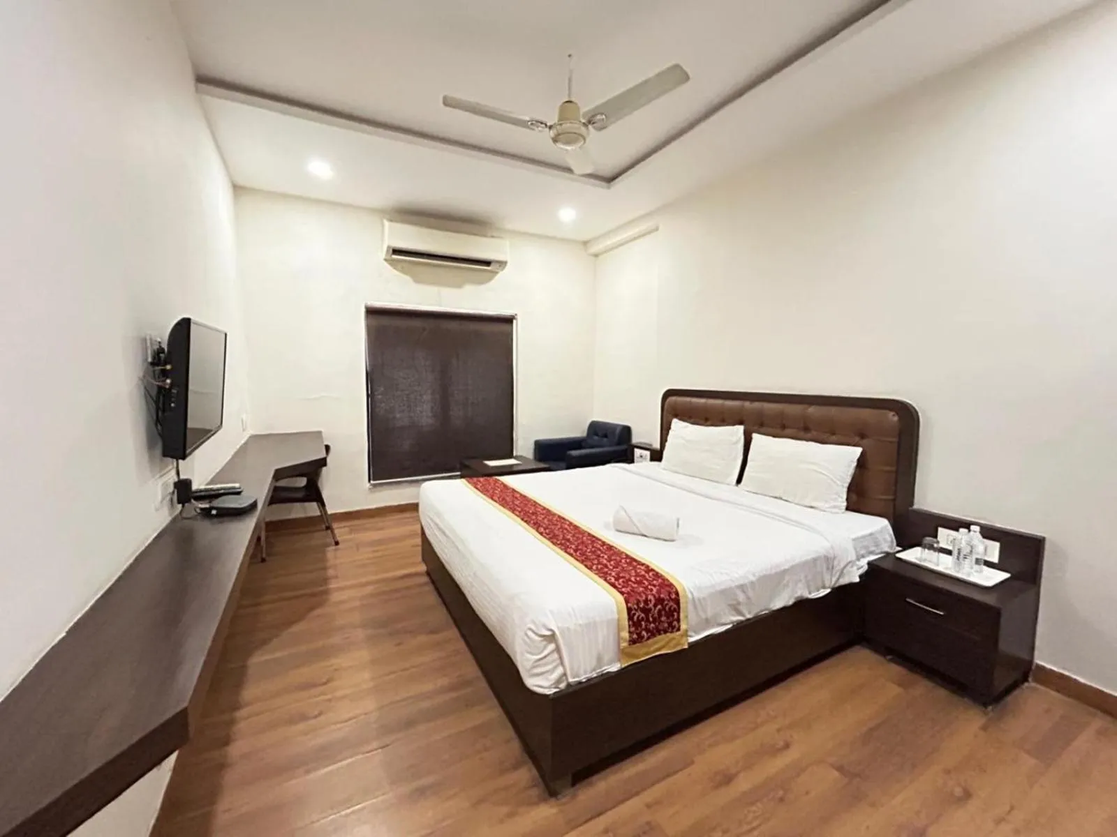 Bedroom, Bed in The Himalaya Park