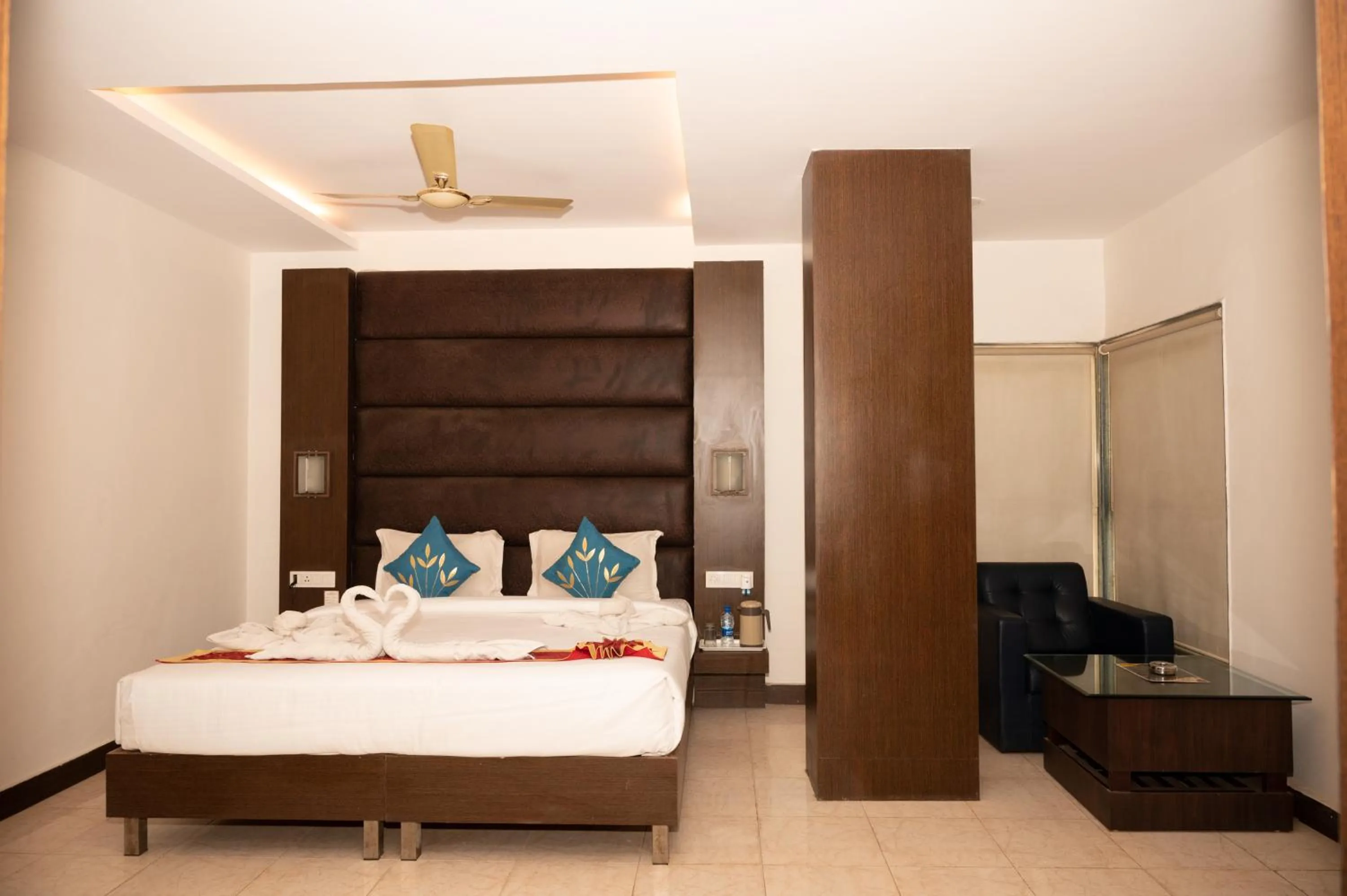 Bedroom, Bed in The Himalaya Park