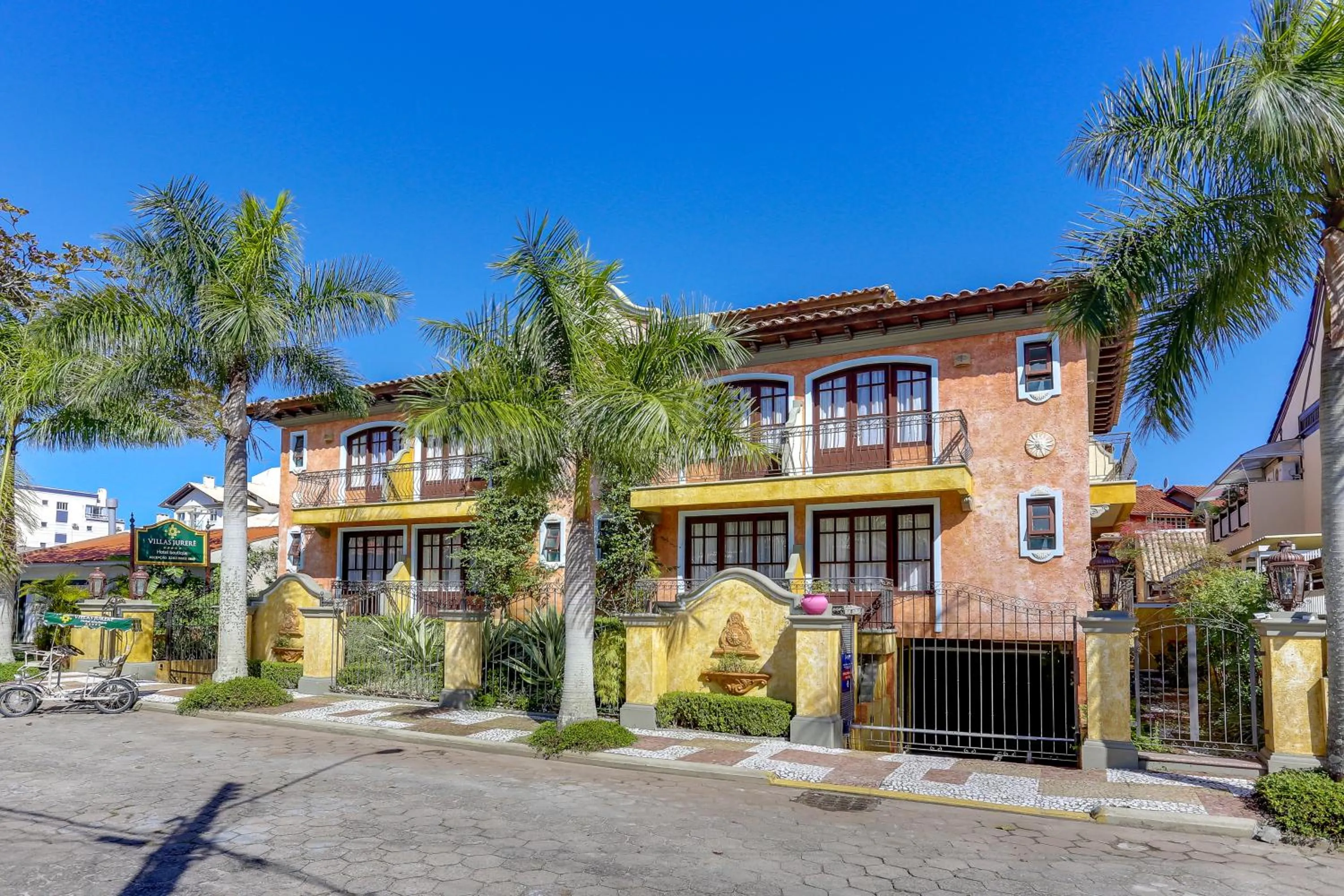 Facade/entrance in Villas Jurerê Hotel Boutique