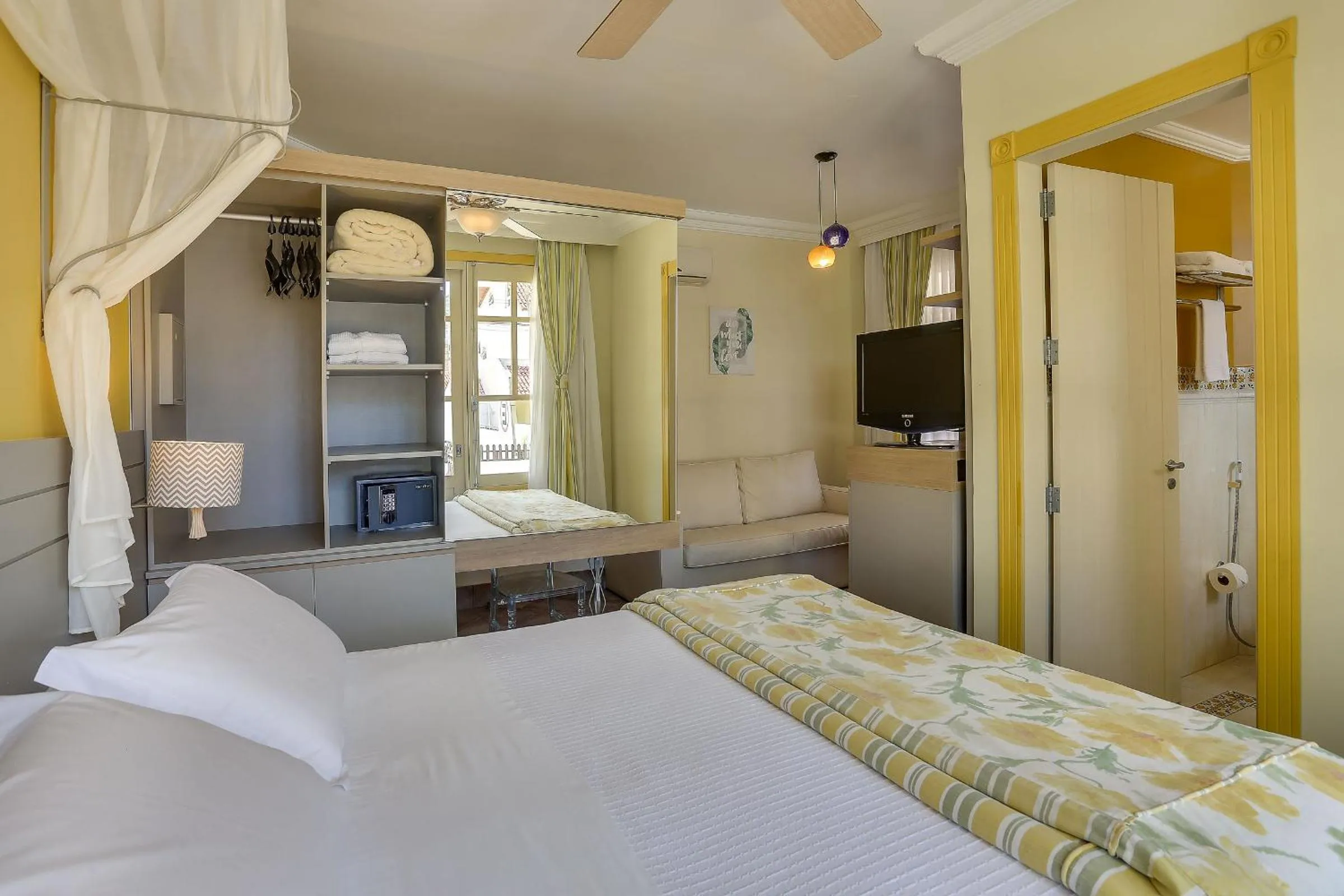 Photo of the whole room, Bed in Villas Jurerê Hotel Boutique