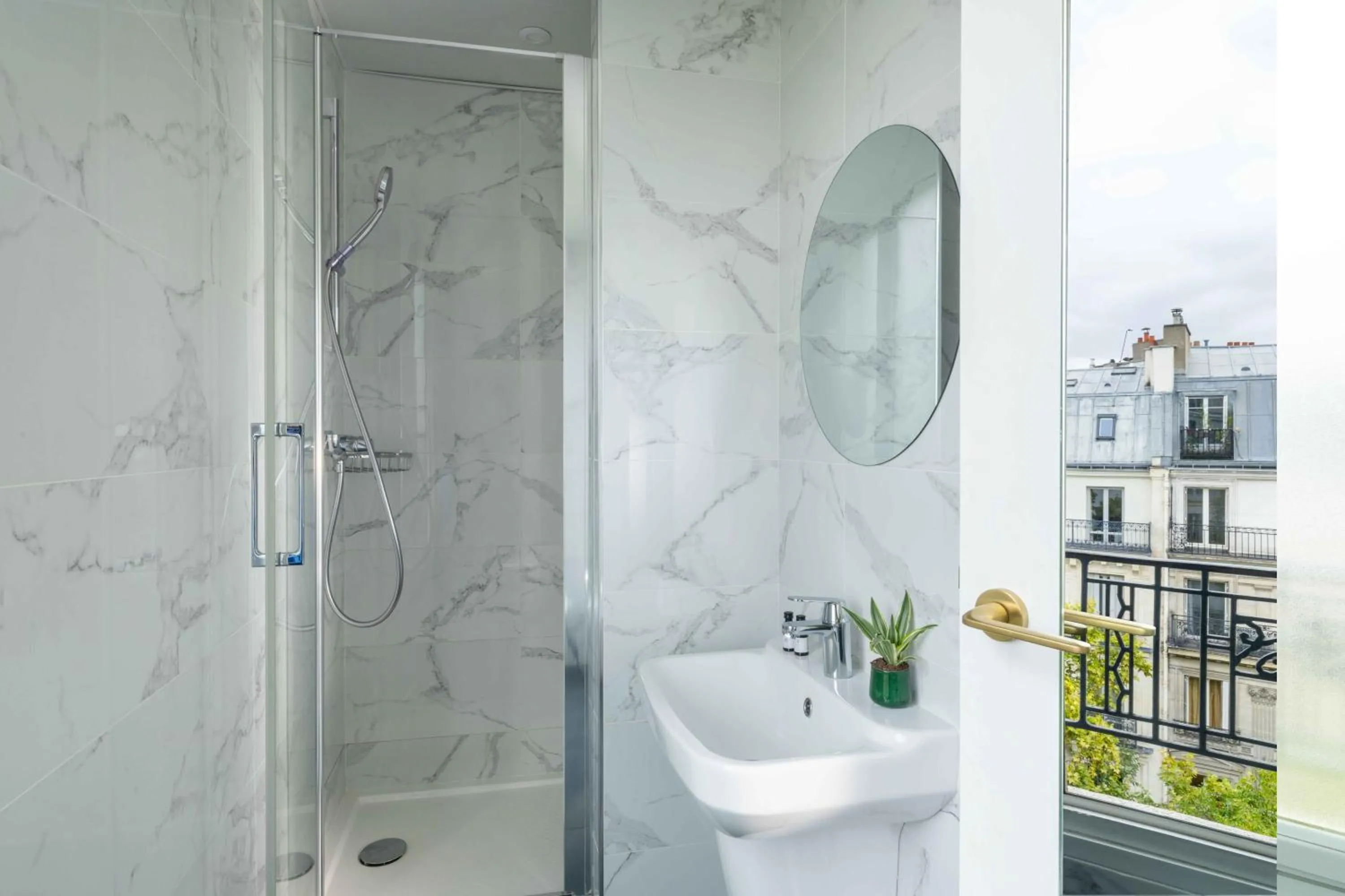 Bathroom in Hôtel Léna