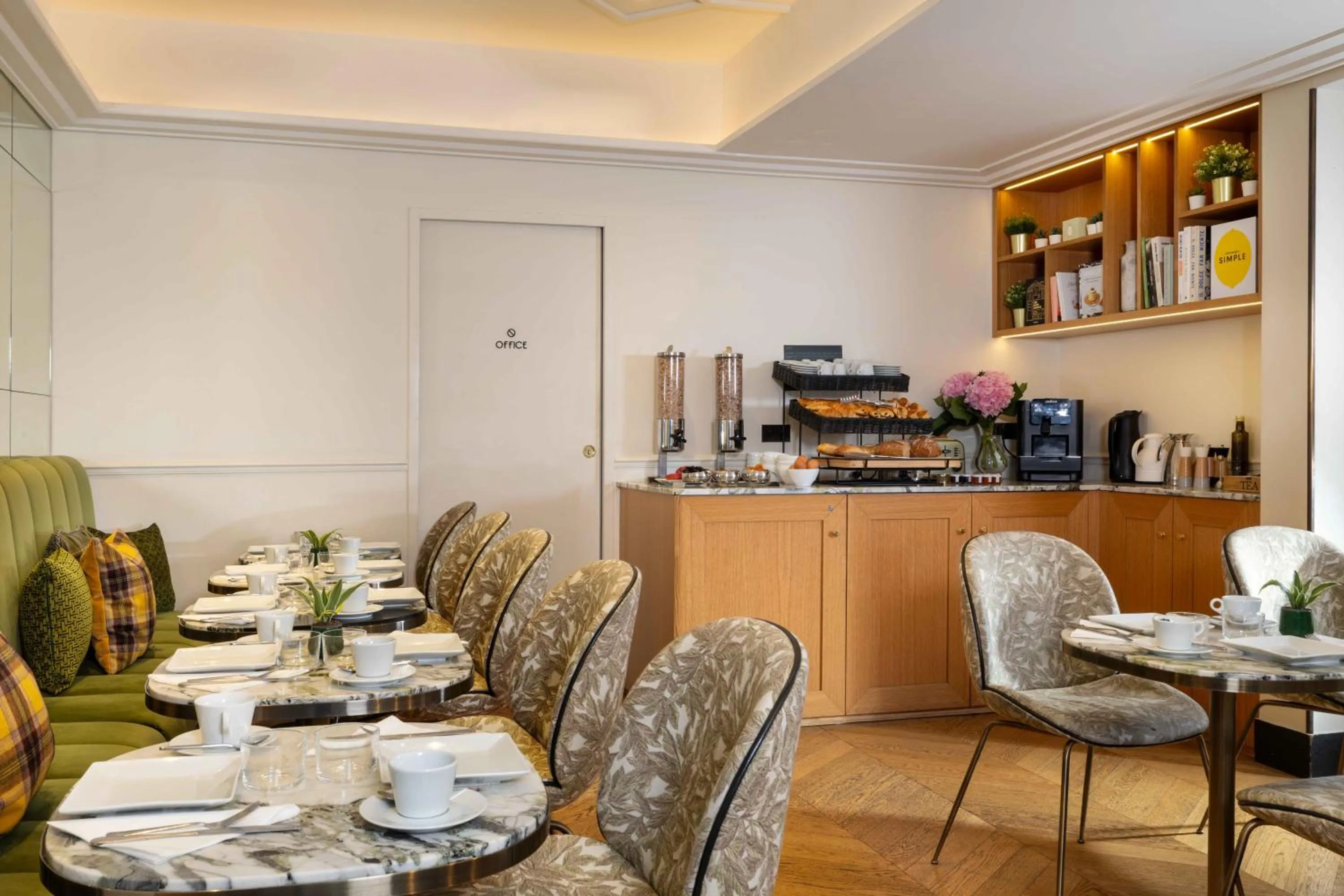 Breakfast in Hôtel Léna