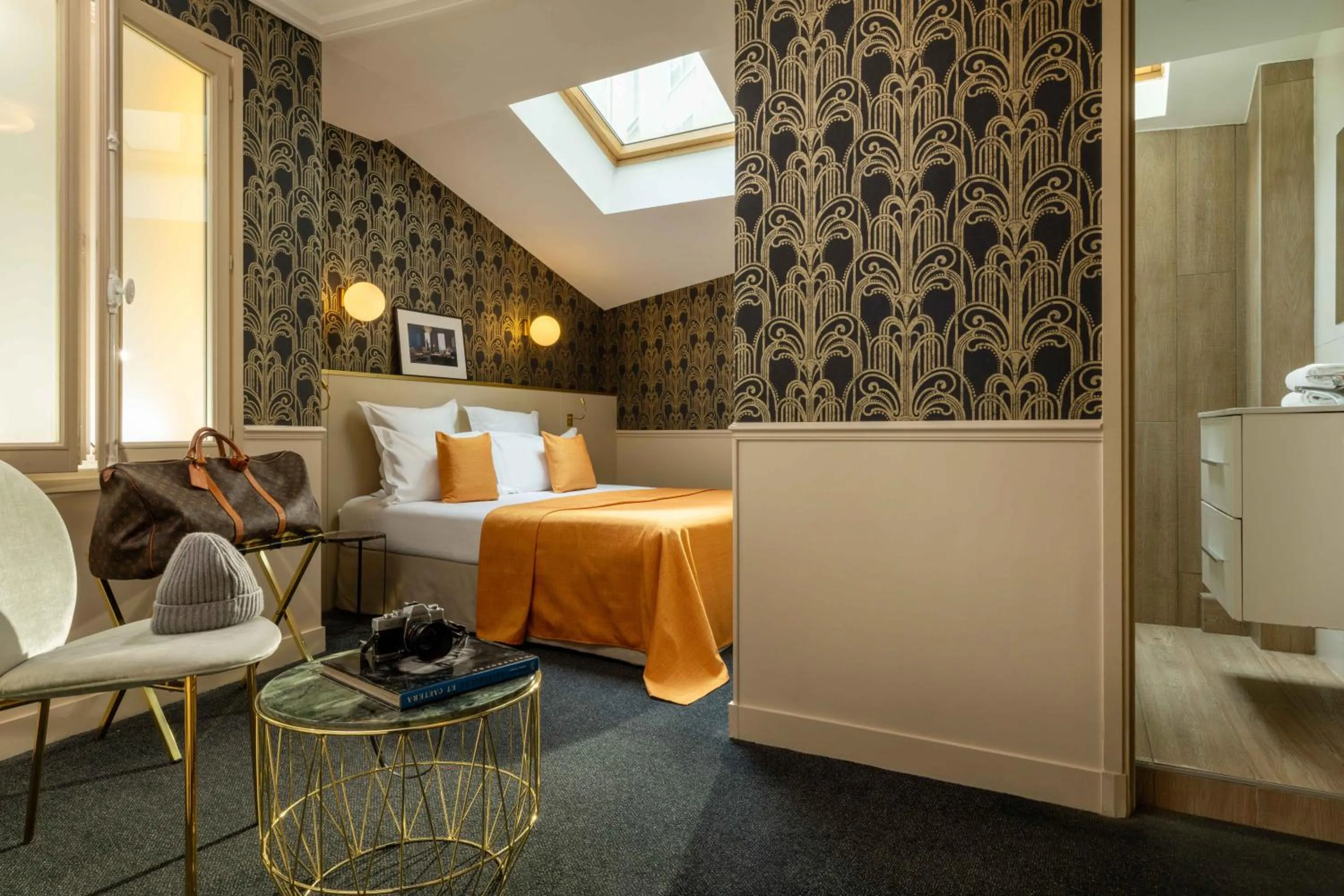 Bedroom, Bed in Hôtel Léna