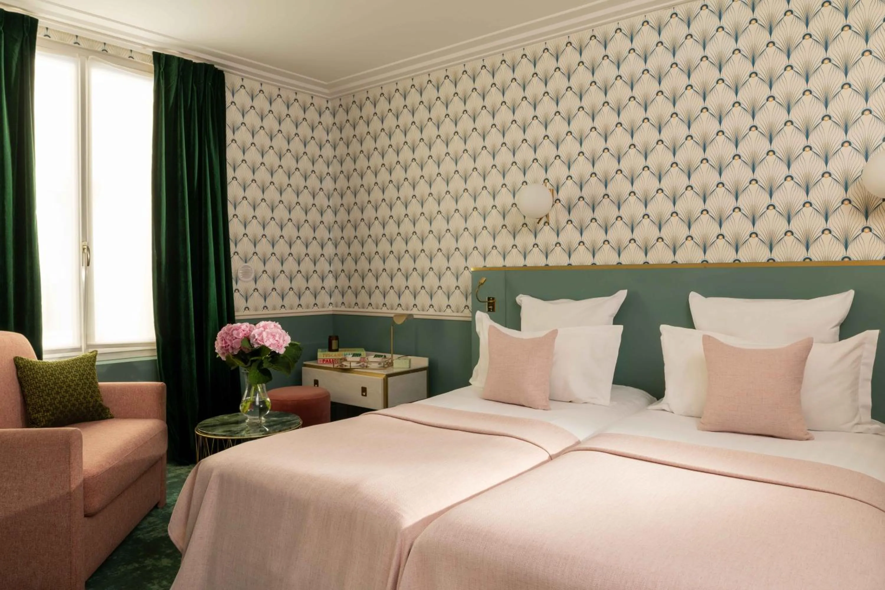 Bedroom, Bed in Hôtel Léna