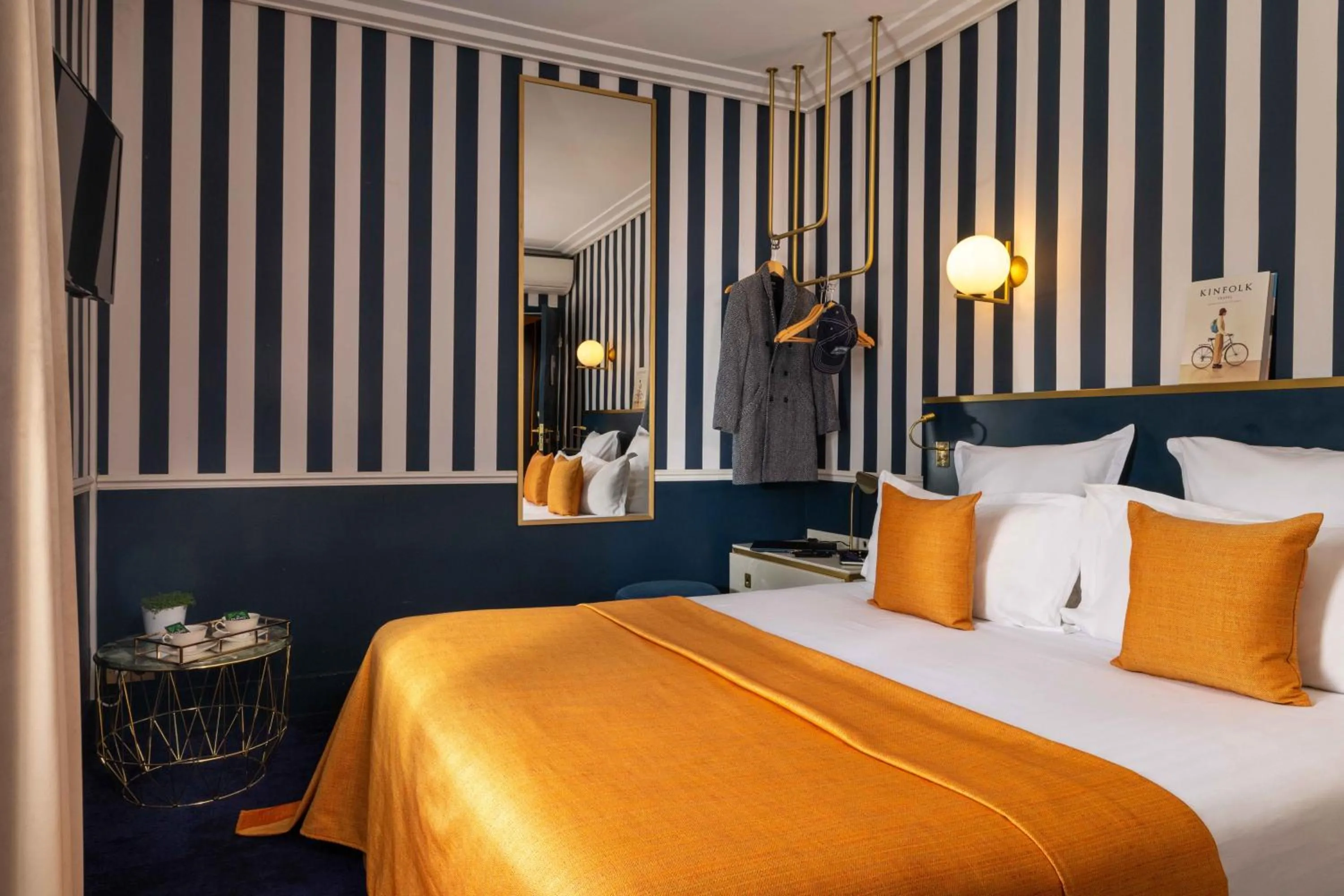 Bedroom, Bed in Hôtel Léna