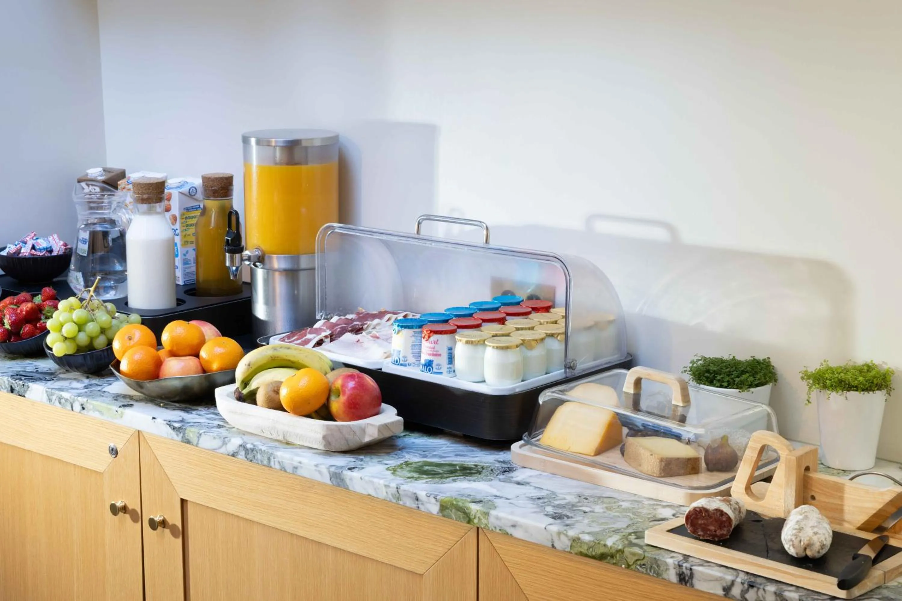 Breakfast in Hôtel Léna