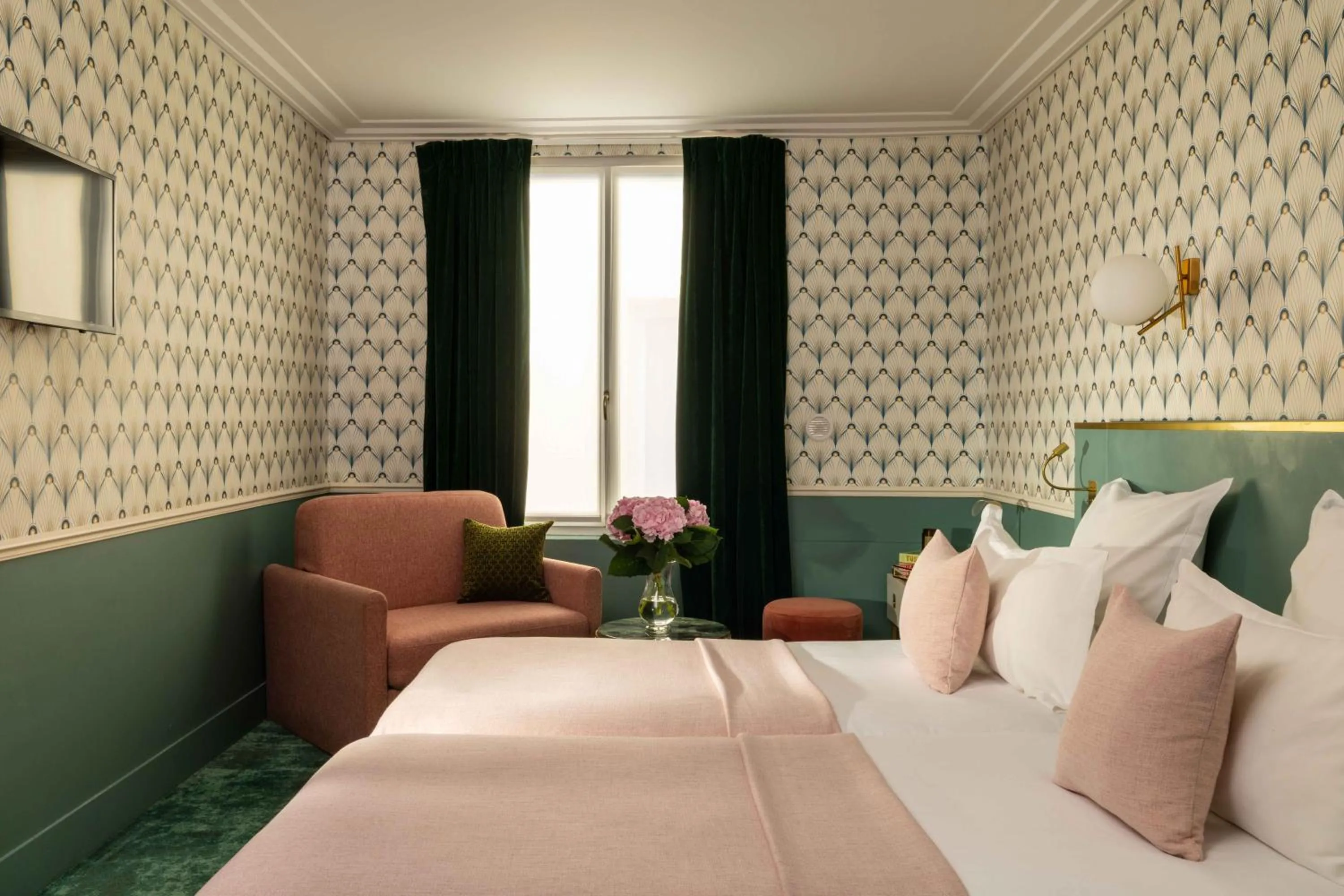 Bedroom, Bed in Hôtel Léna