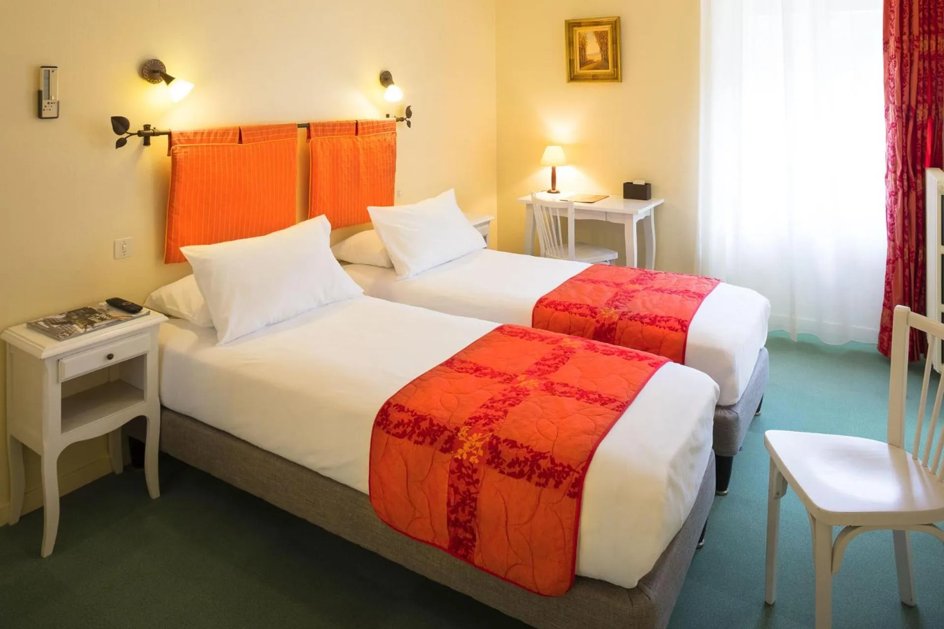 Property building in Logis Hôtel Restaurant Les Cèdres