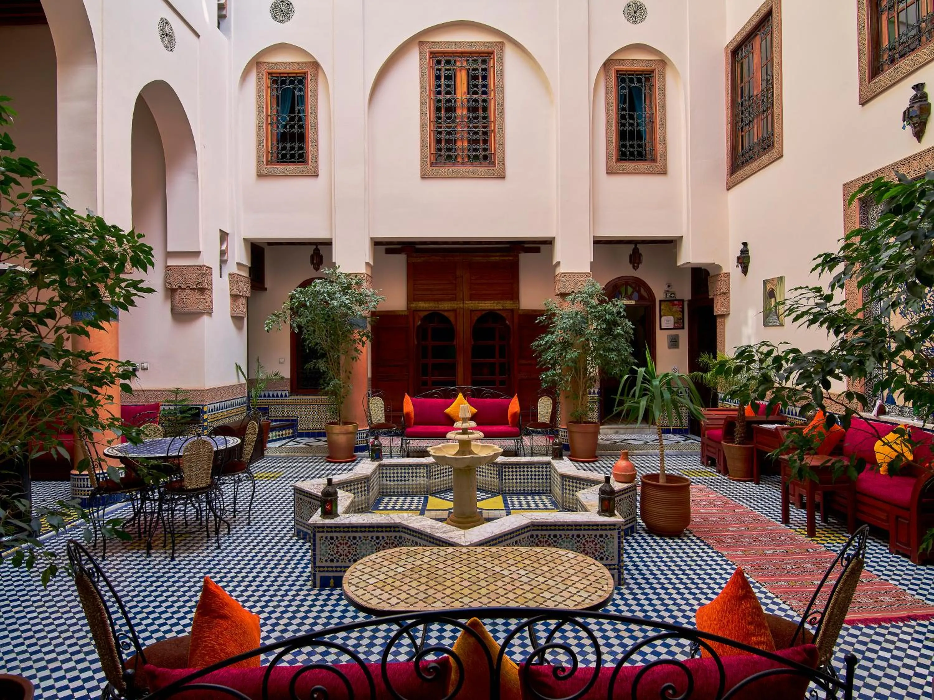 Restaurant/places to eat in Riad Ahlam