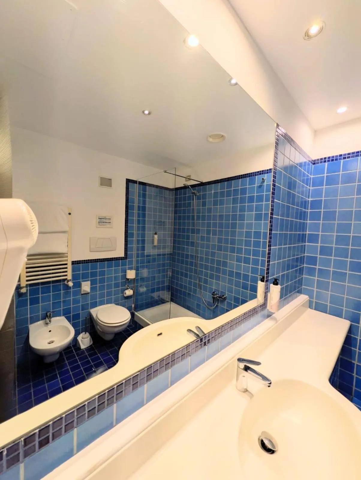 Shower in Hotel Express Aosta East