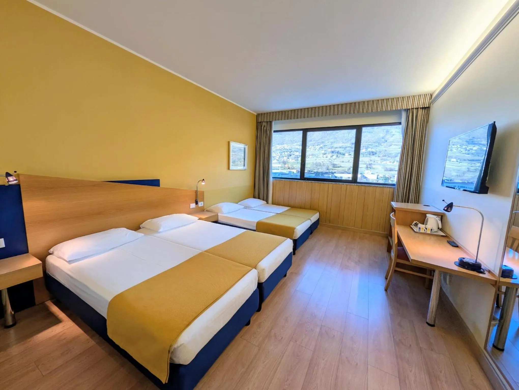 Bed in Hotel Express Aosta East