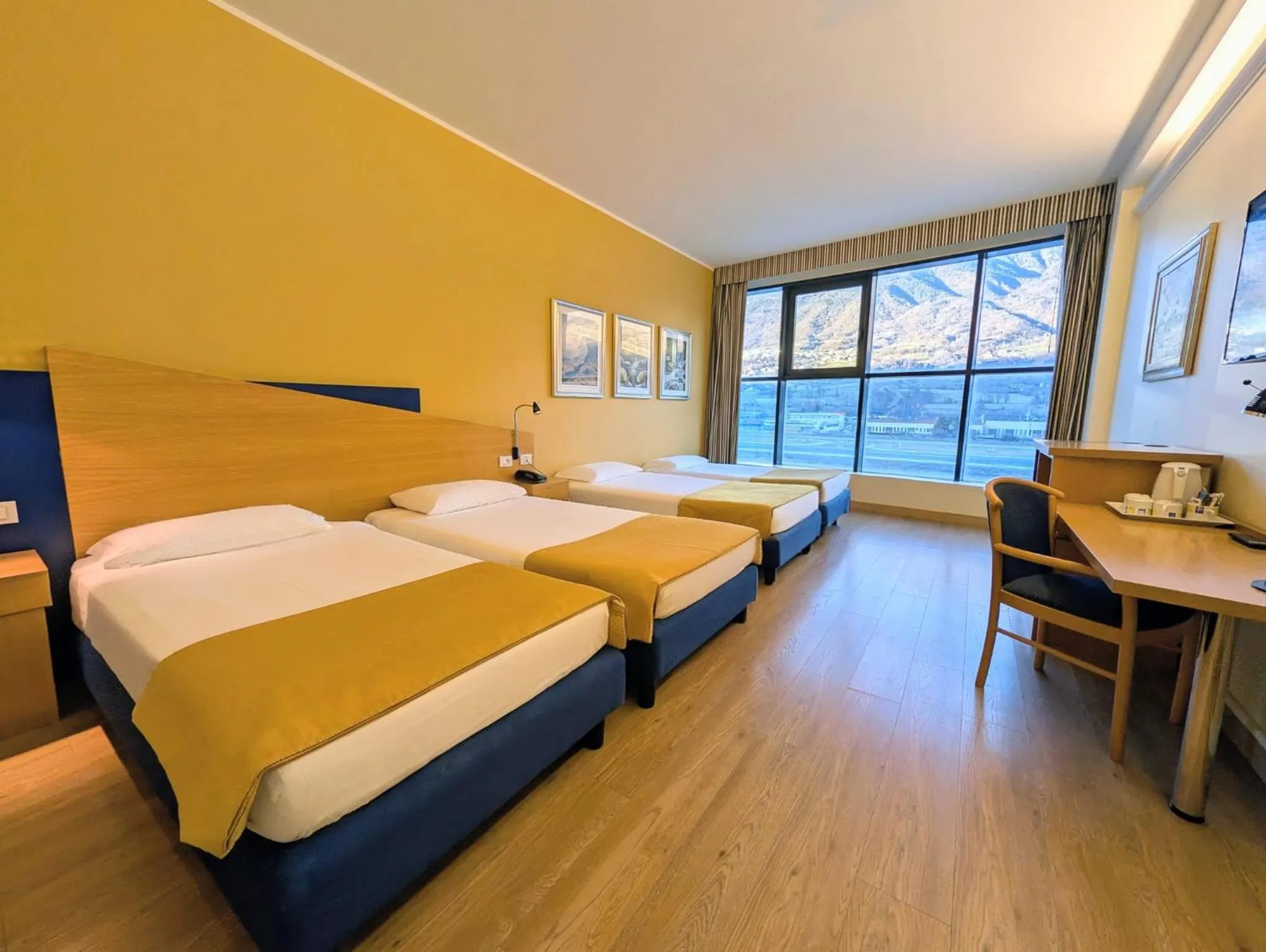 Bed in Hotel Express Aosta East