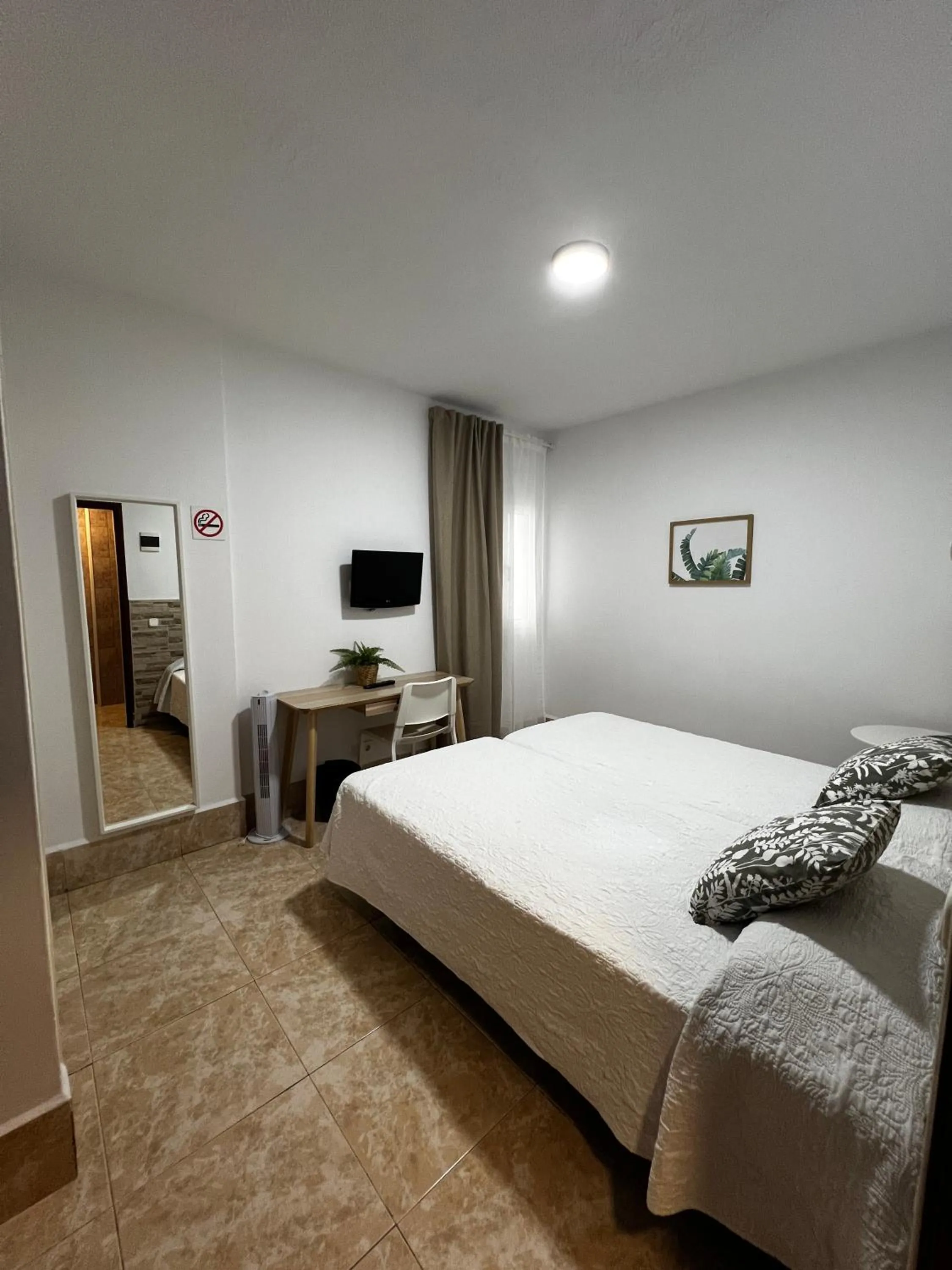 Area and facilities, Bed in Hostal Residencia Cardona