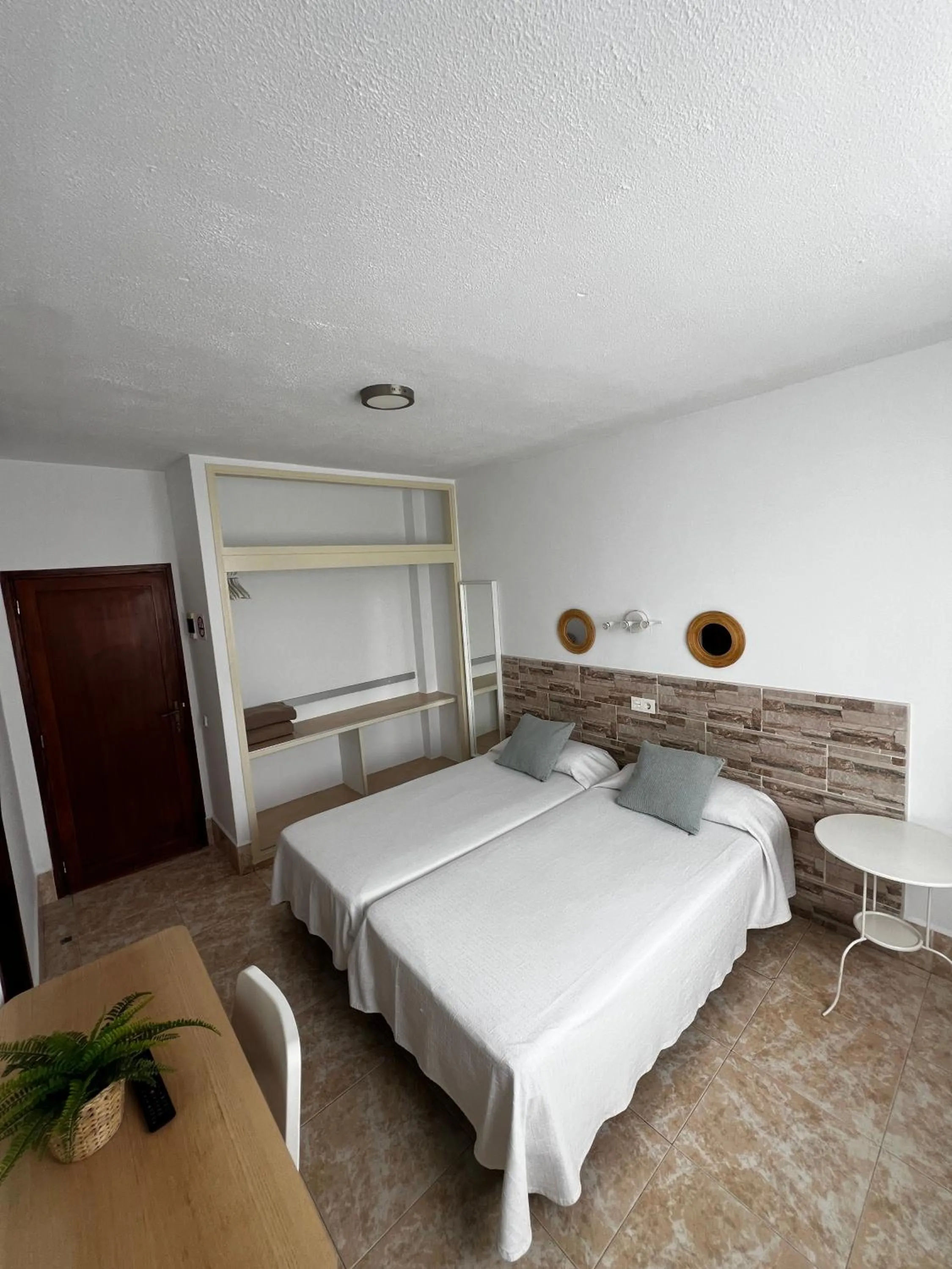 Area and facilities, Bed in Hostal Residencia Cardona