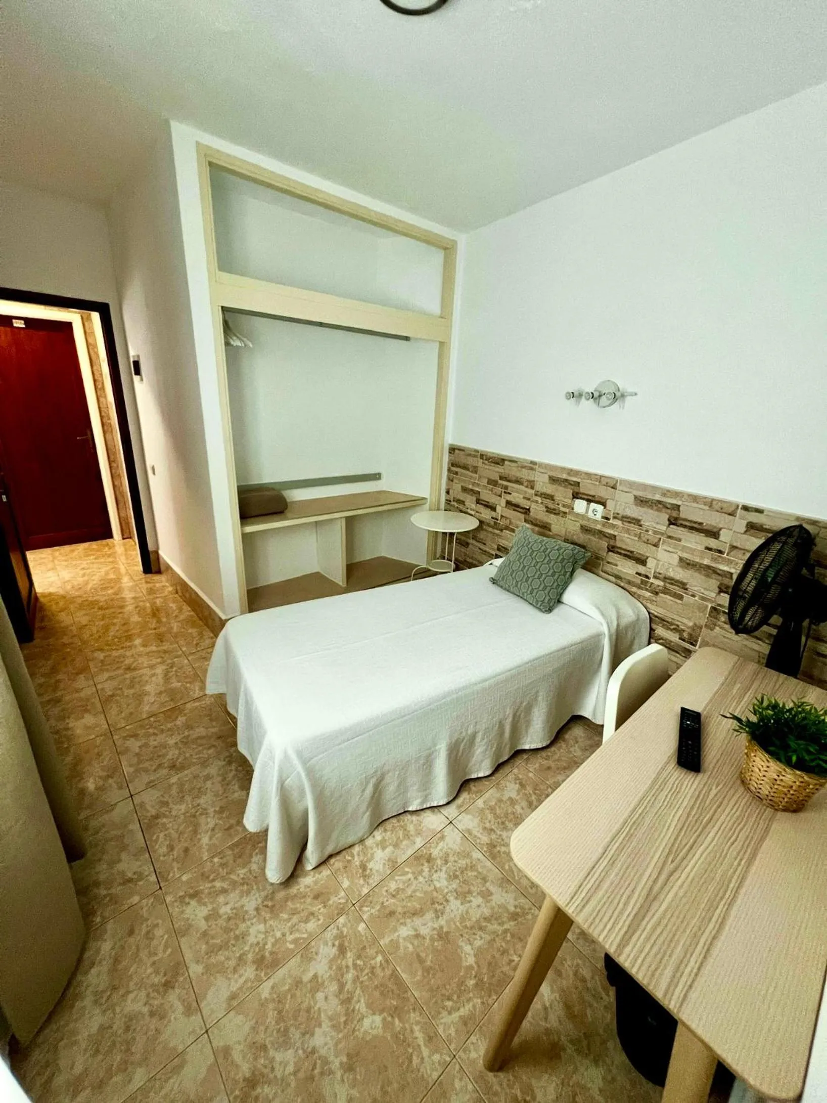 Area and facilities, Bed in Hostal Residencia Cardona
