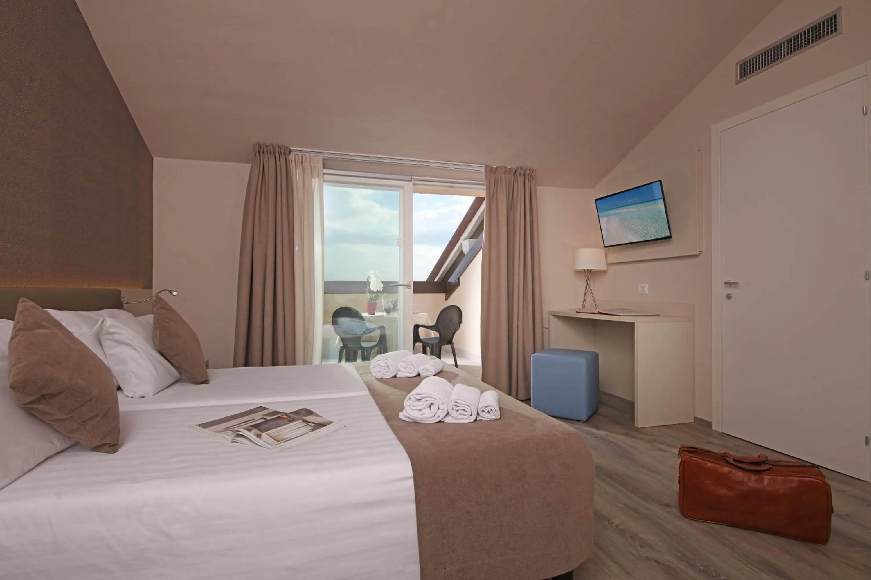 Photo of the whole room, Bed in Spa Hotel Splendid Sole