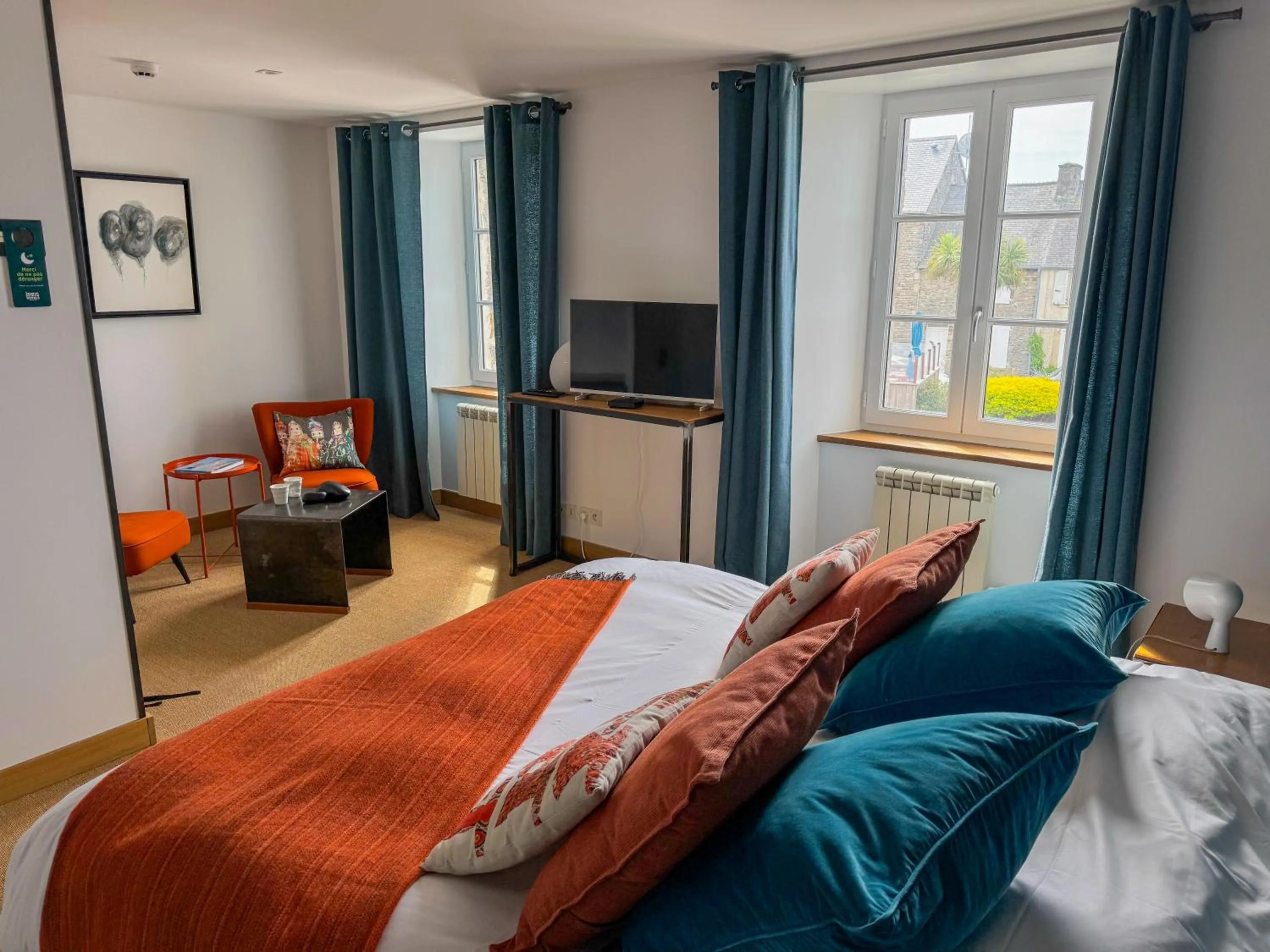 Property building, Bed in Aux 13 Arches-Logis Hôtel Restaurant