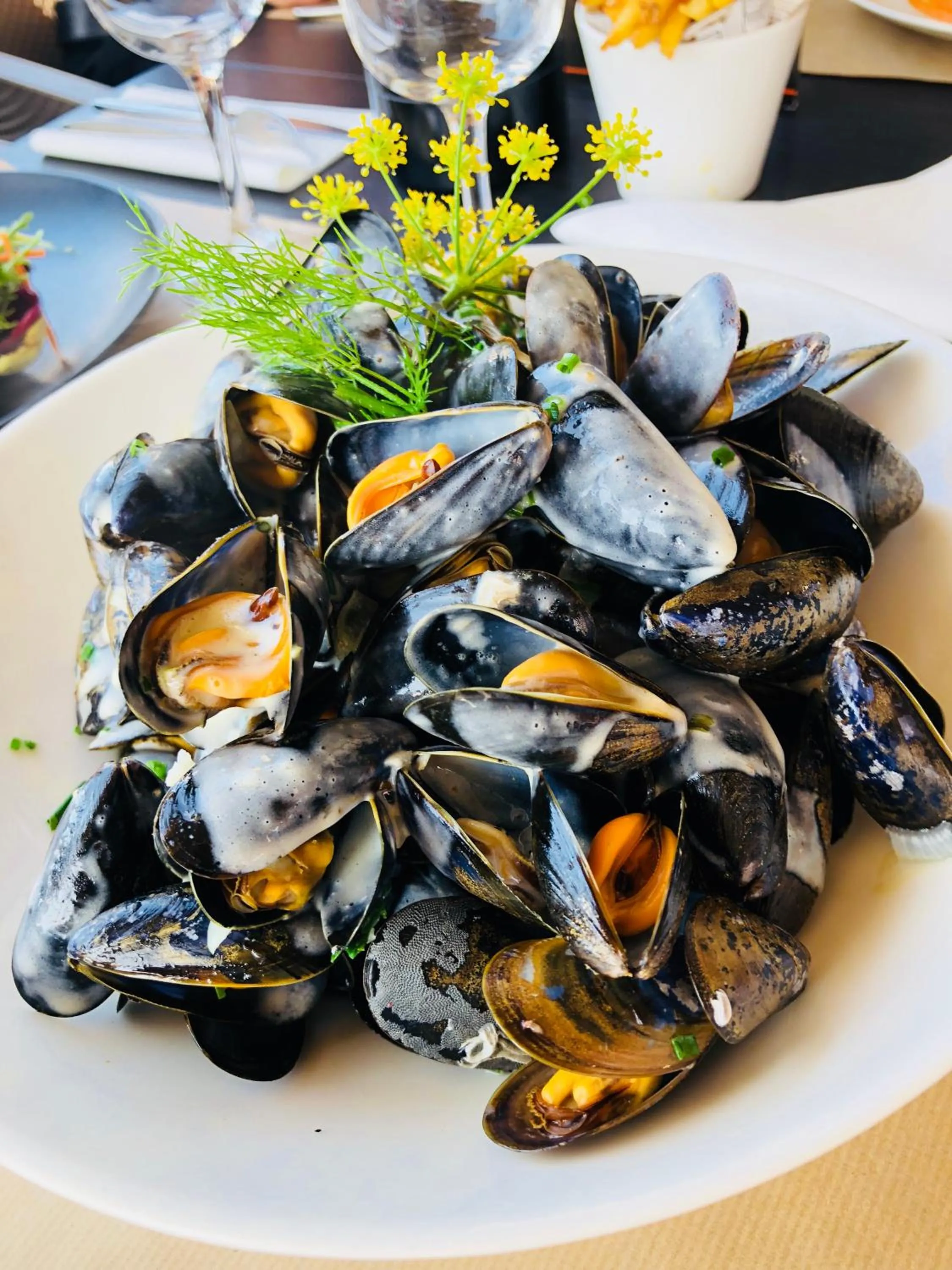 Restaurant/places to eat in Aux 13 Arches-Logis Hôtel Restaurant