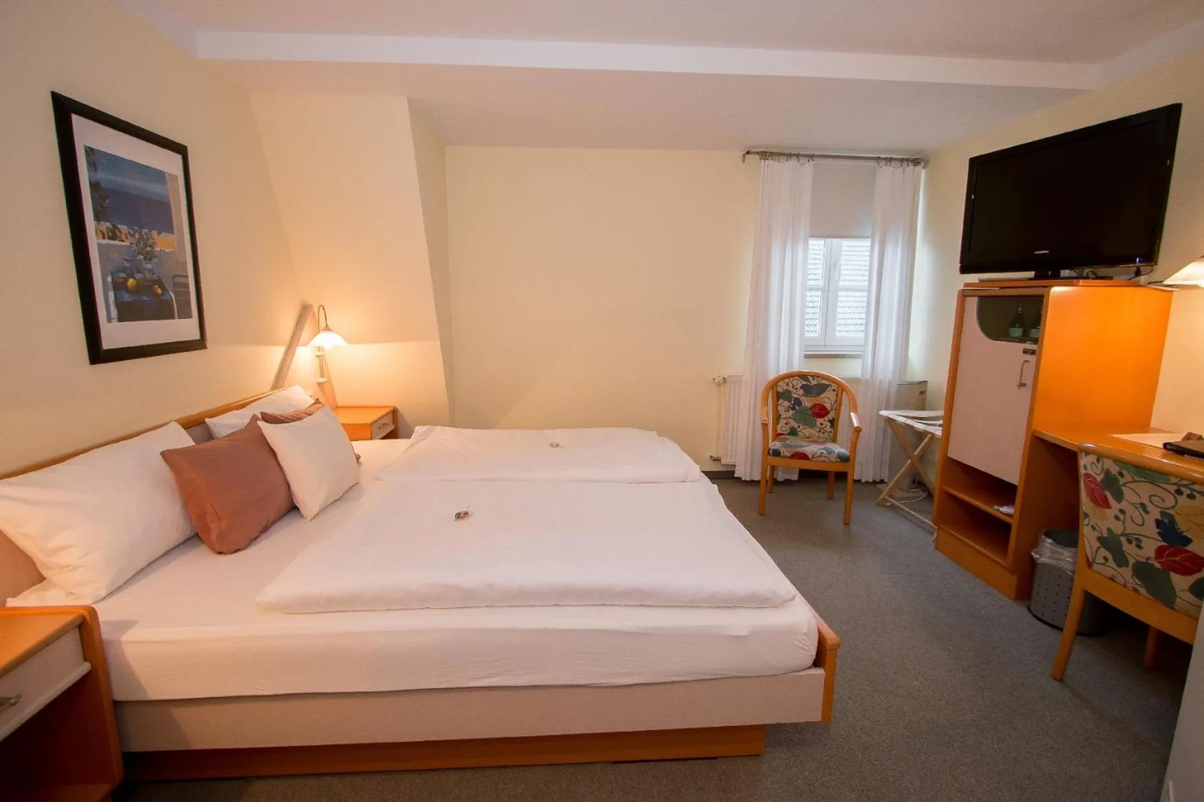 Photo of the whole room, Bed in Hotel Garni am Markt - Businesshotel - Frühstücksbuffet - Fahrradabstellplatz - Hunde willkommen