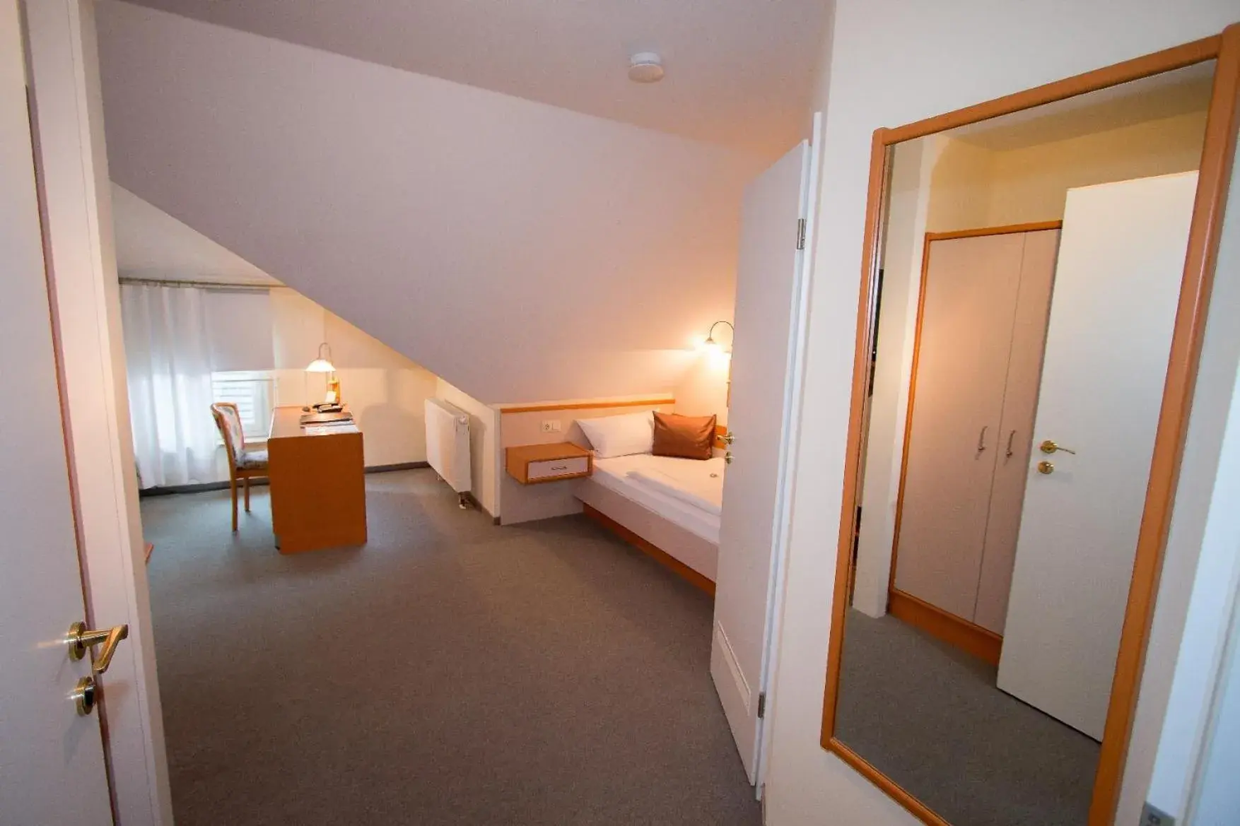 Single Room in Hotel Garni am Markt - Businesshotel - Frühstücksbuffet - Fahrradabstellplatz - Hunde willkommen Single Room in Hotel Garni am Markt - Businesshotel - Frühstücksbuffet - Fahrradabstellplatz - Hunde willkommen