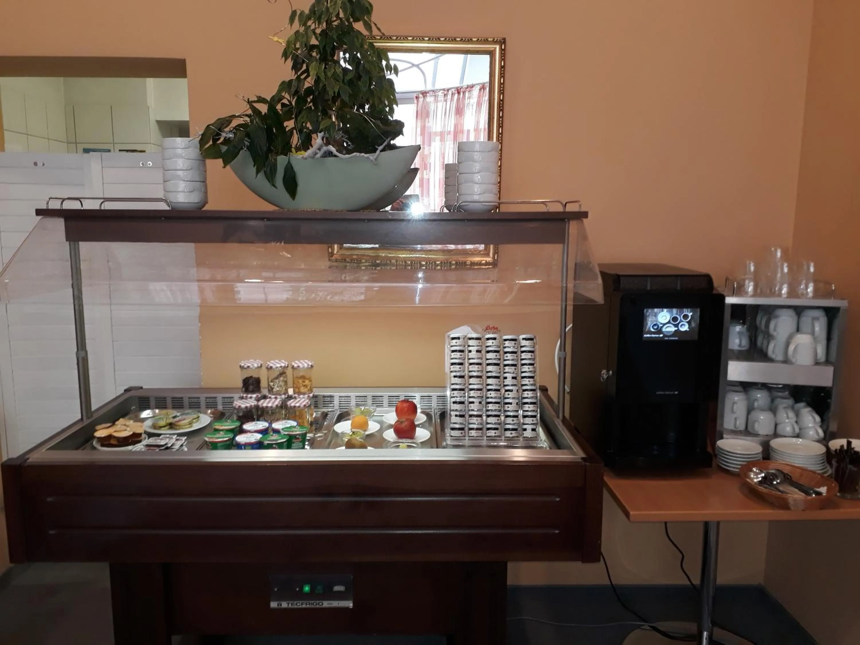 Breakfast in Hotel Garni am Markt - Businesshotel - Frühstücksbuffet - Fahrradabstellplatz - Hunde willkommen