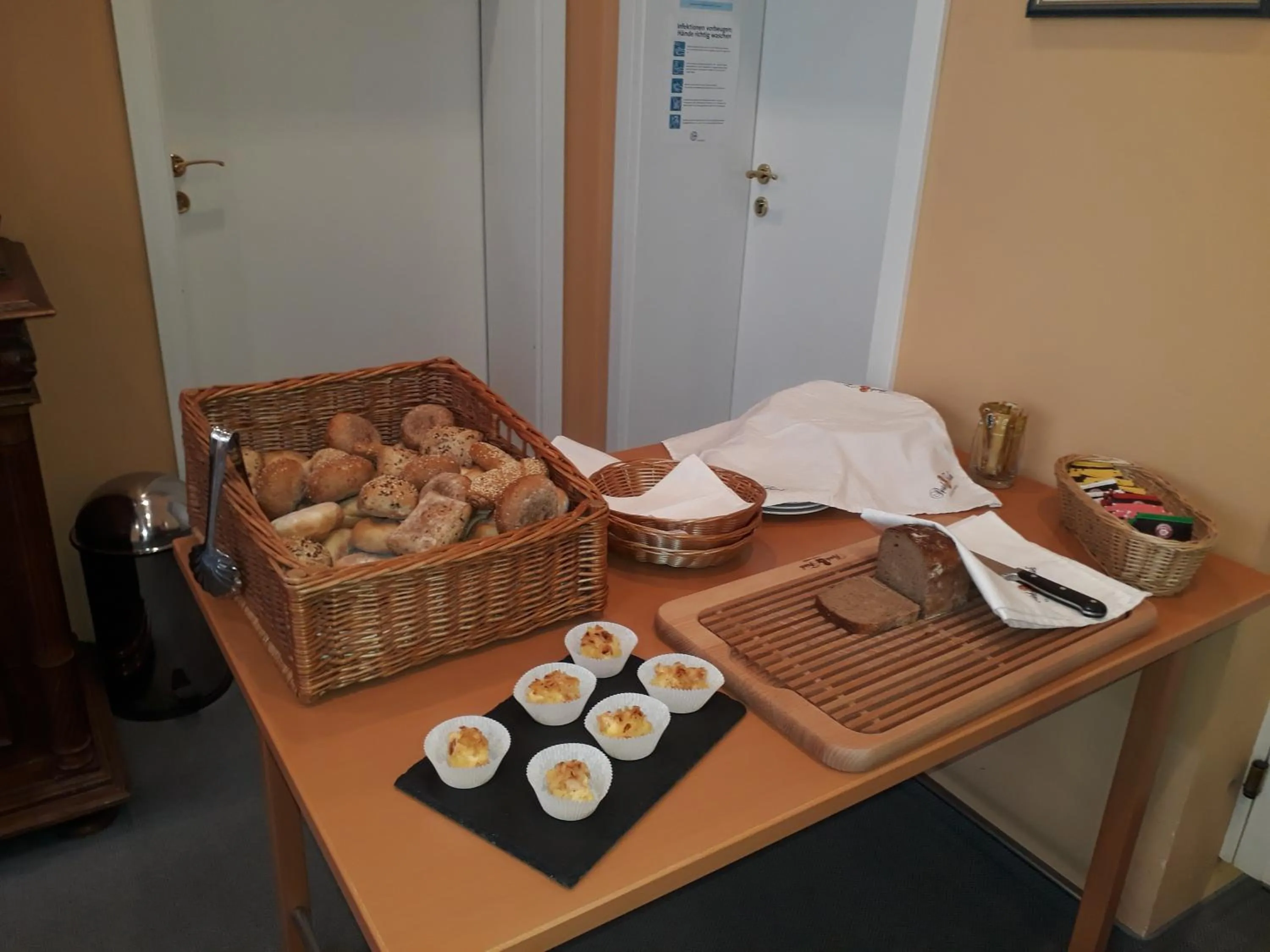 Breakfast in Hotel Garni am Markt - Businesshotel - Frühstücksbuffet - Fahrradabstellplatz - Hunde willkommen