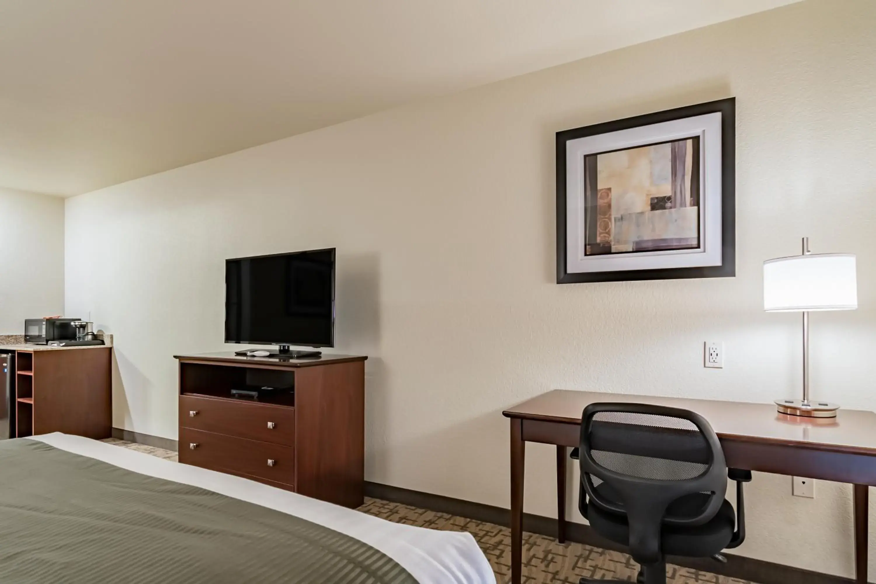 Deluxe King Room in Cobblestone Inn & Suites - Lamoni Deluxe King Room in Cobblestone Inn & Suites - Lamoni