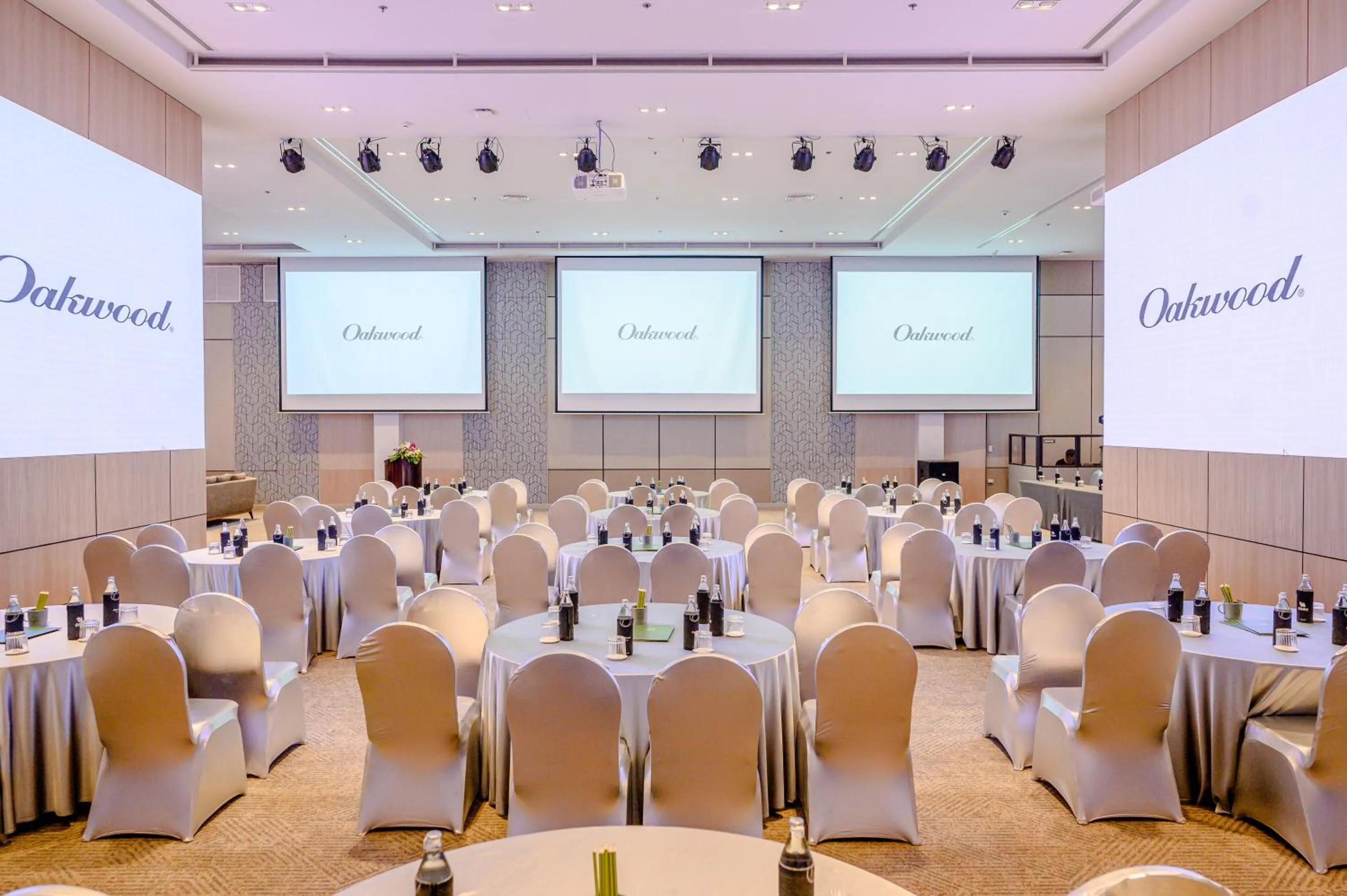 Banquet/Function facilities in Oakwood Hotel & Residence Sri Racha