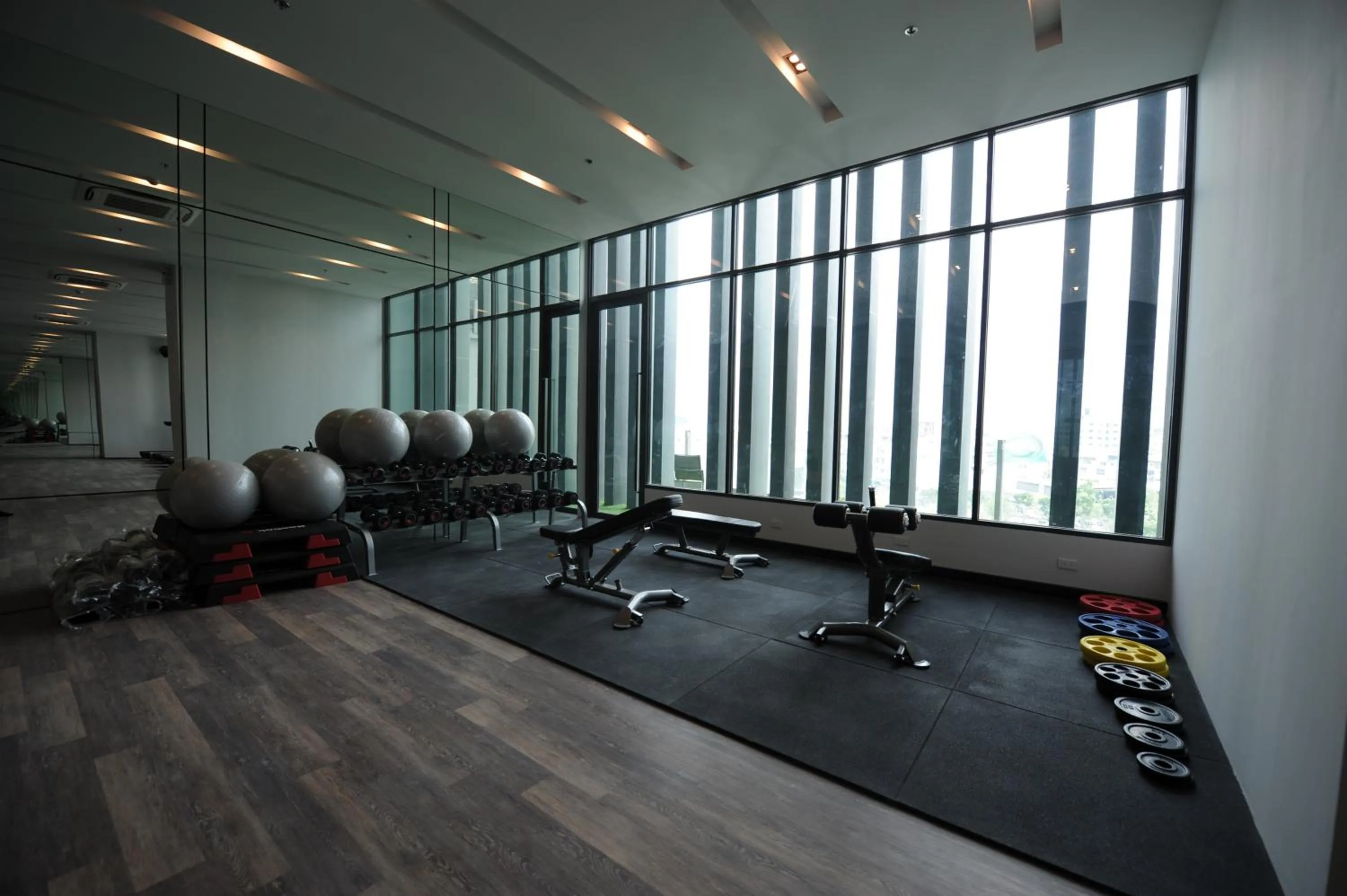 Fitness centre/facilities in Oakwood Hotel & Residence Sri Racha