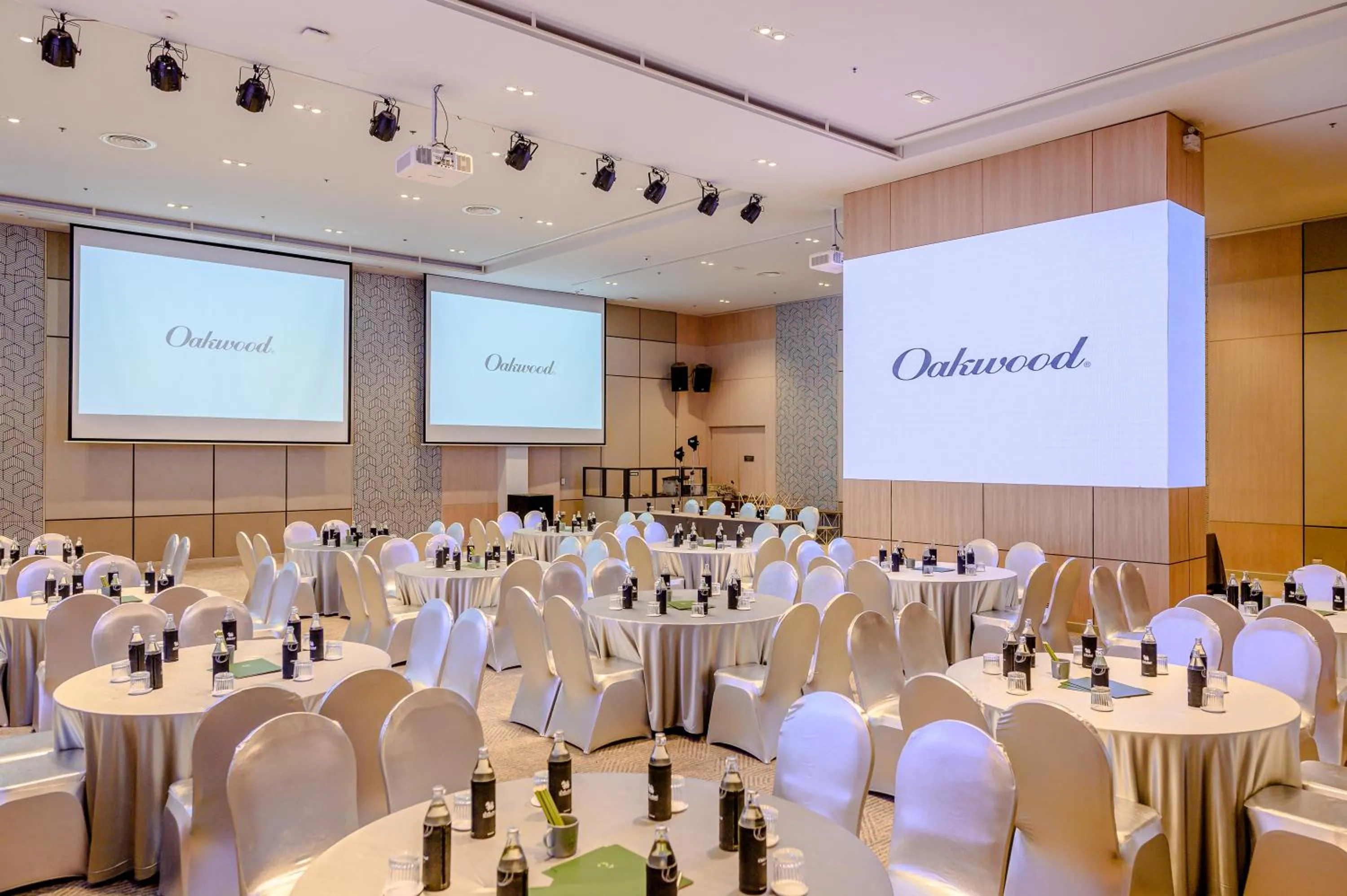 Meeting/conference room in Oakwood Hotel & Residence Sri Racha
