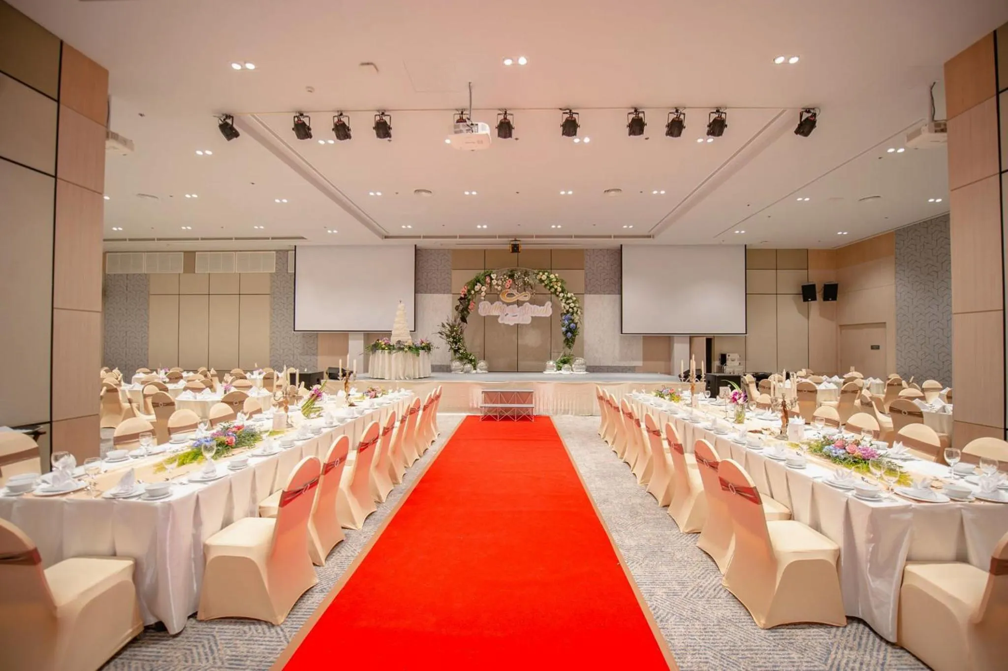 Banquet/Function facilities in Oakwood Hotel & Residence Sri Racha