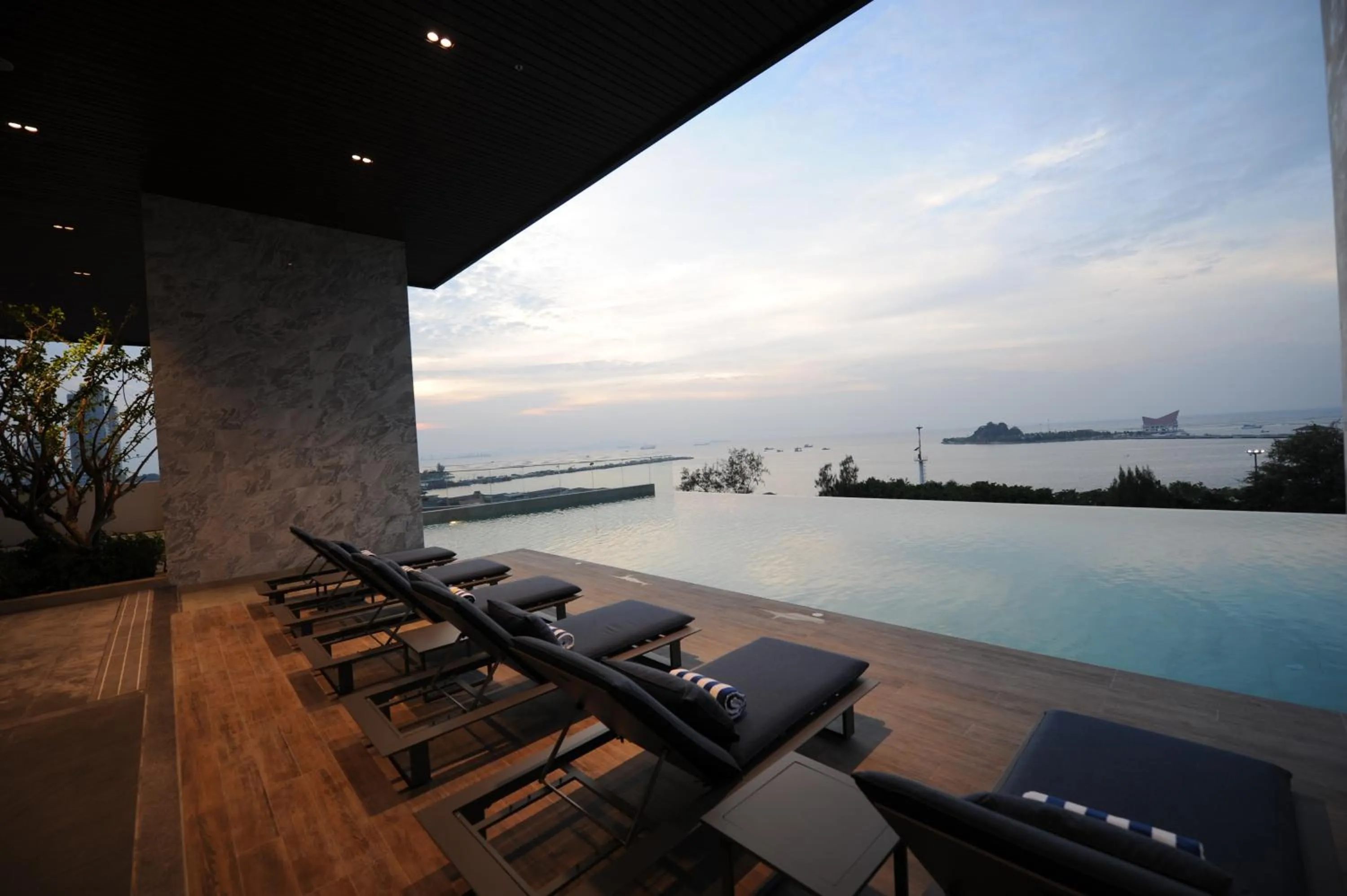 Swimming pool in Oakwood Hotel & Residence Sri Racha