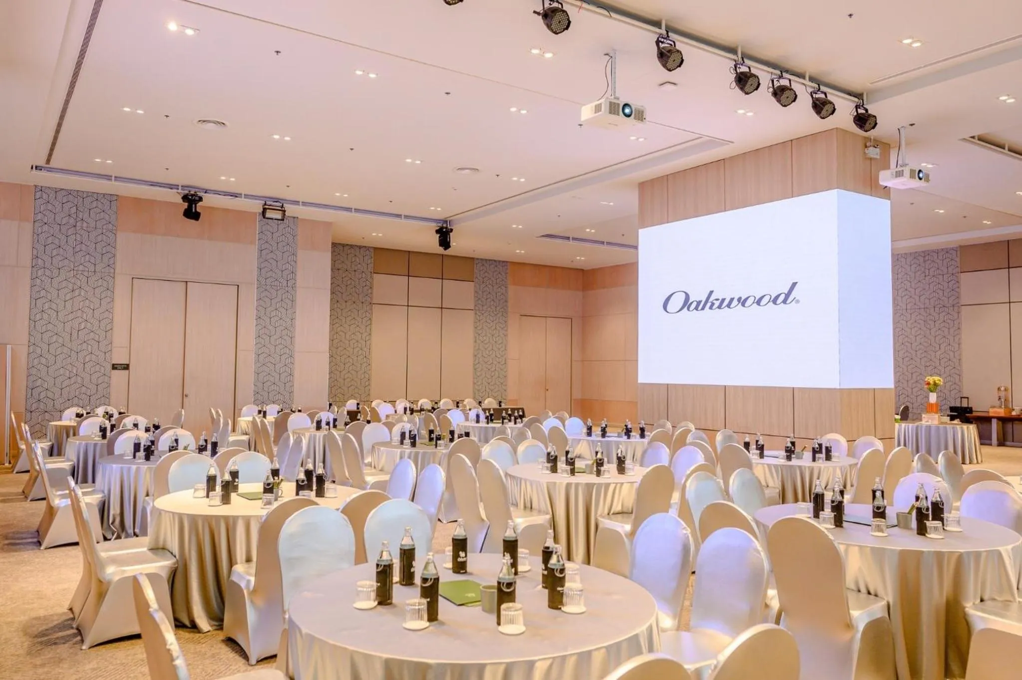 Banquet/Function facilities in Oakwood Hotel & Residence Sri Racha