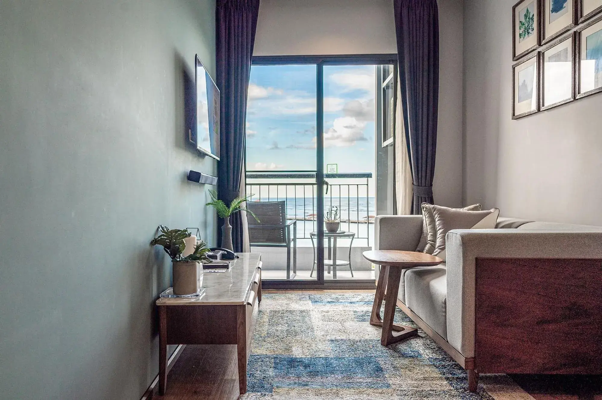 One BED Premium Seaview with Extra bed in Oakwood Hotel & Residence Sri Racha One BED Premium Seaview with Extra bed in Oakwood Hotel & Residence Sri Racha