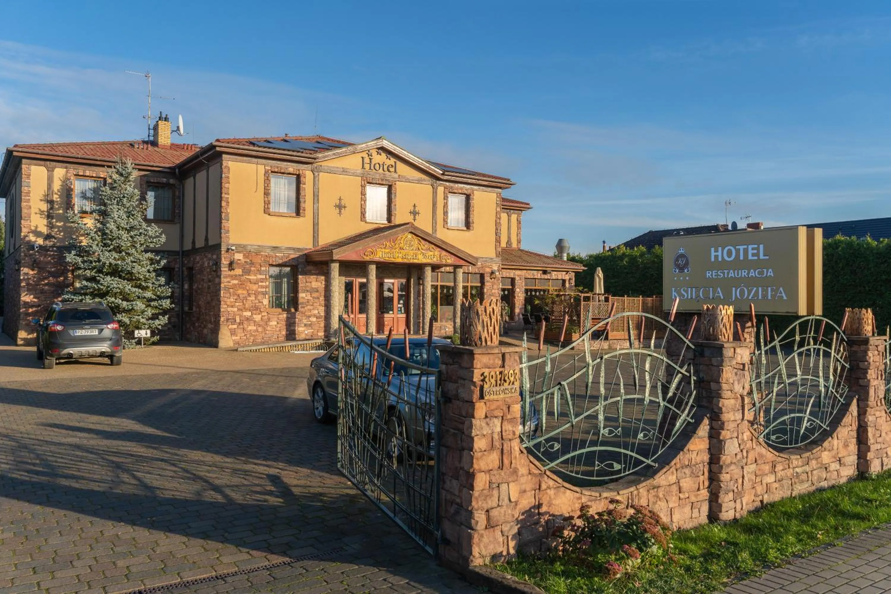 Facade/entrance in Hotel Księcia Józefa