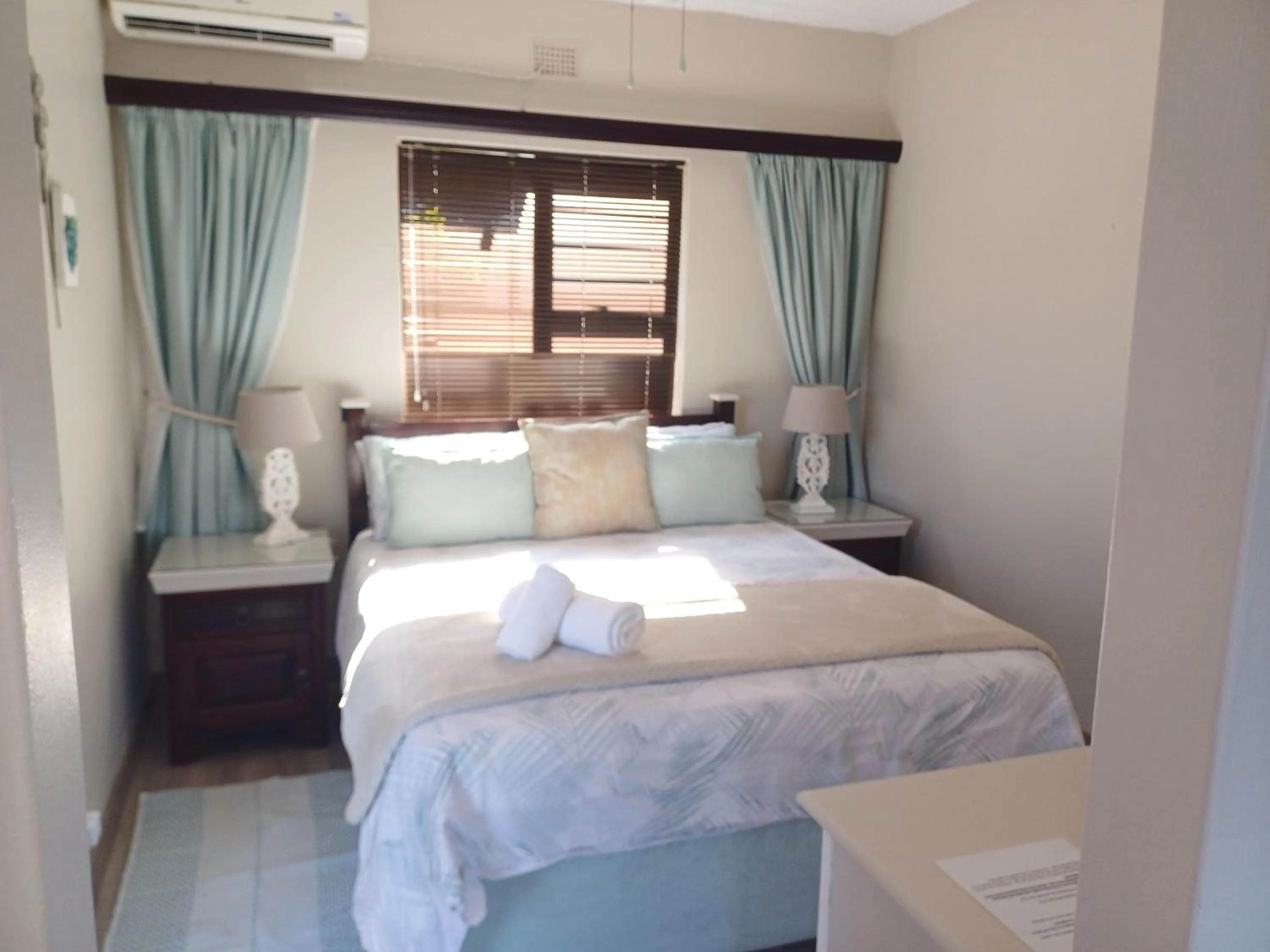 Bedroom, Bed in Stroke-One-Inn