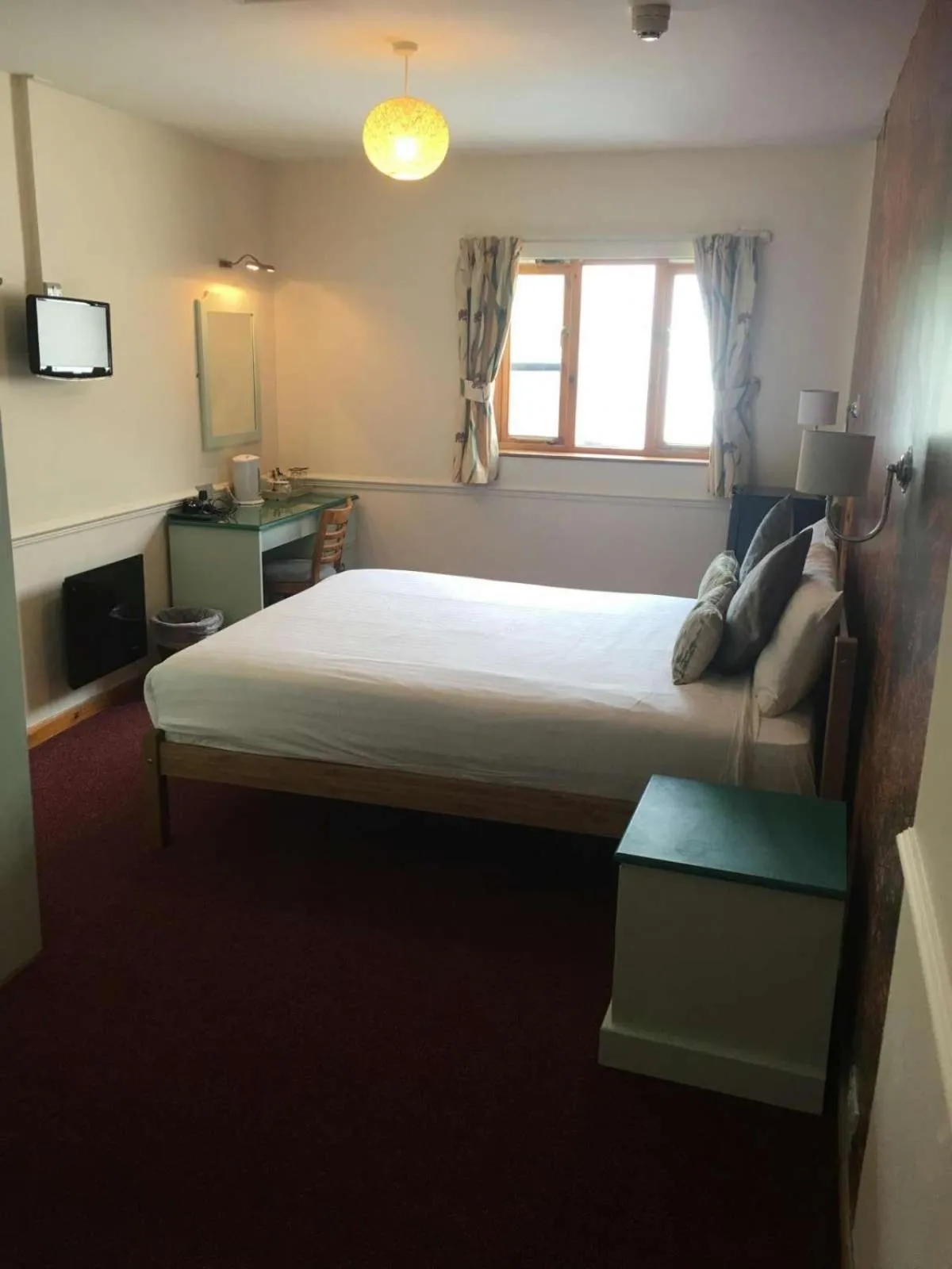 Bed in The White Horse Inn