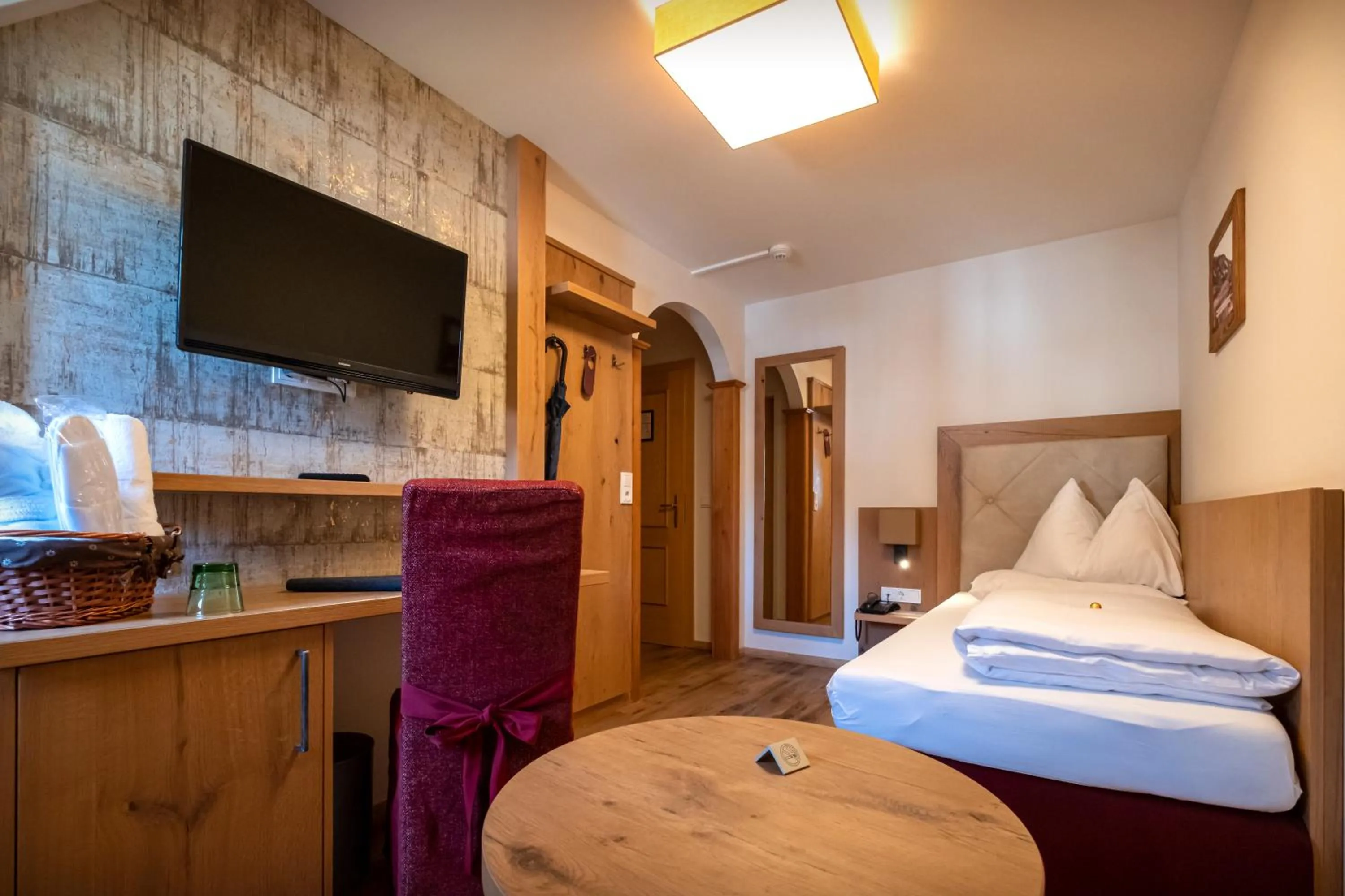 Photo of the whole room, Bed in Vogl's Nest