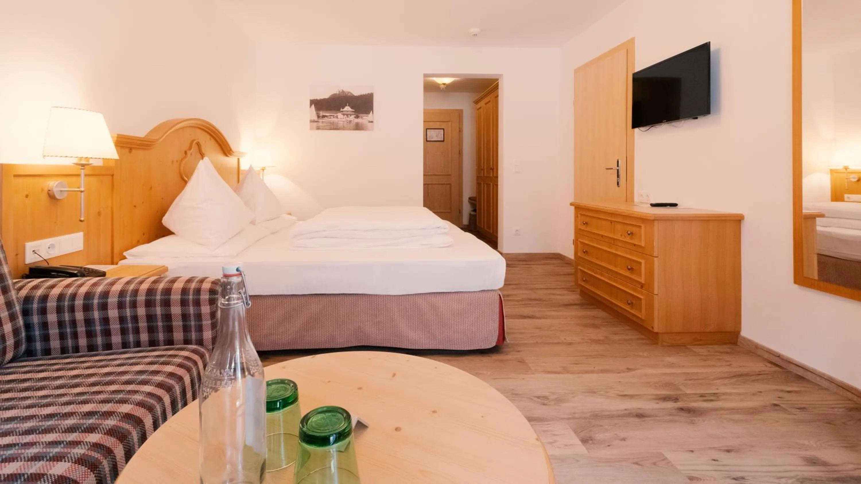 Photo of the whole room, Bed in Vogl's Nest